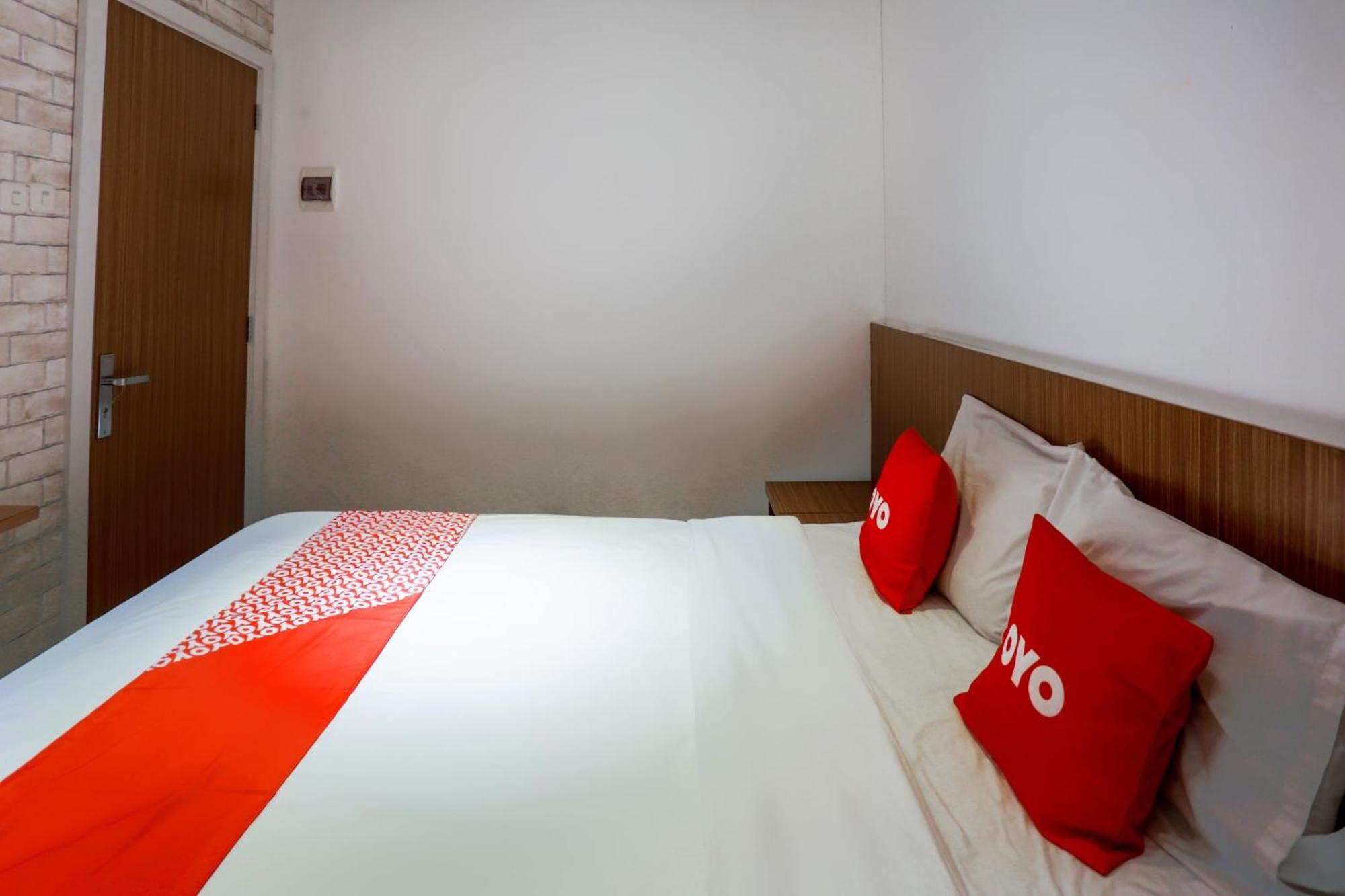 Super Oyo 3109 Point Hotel 2*