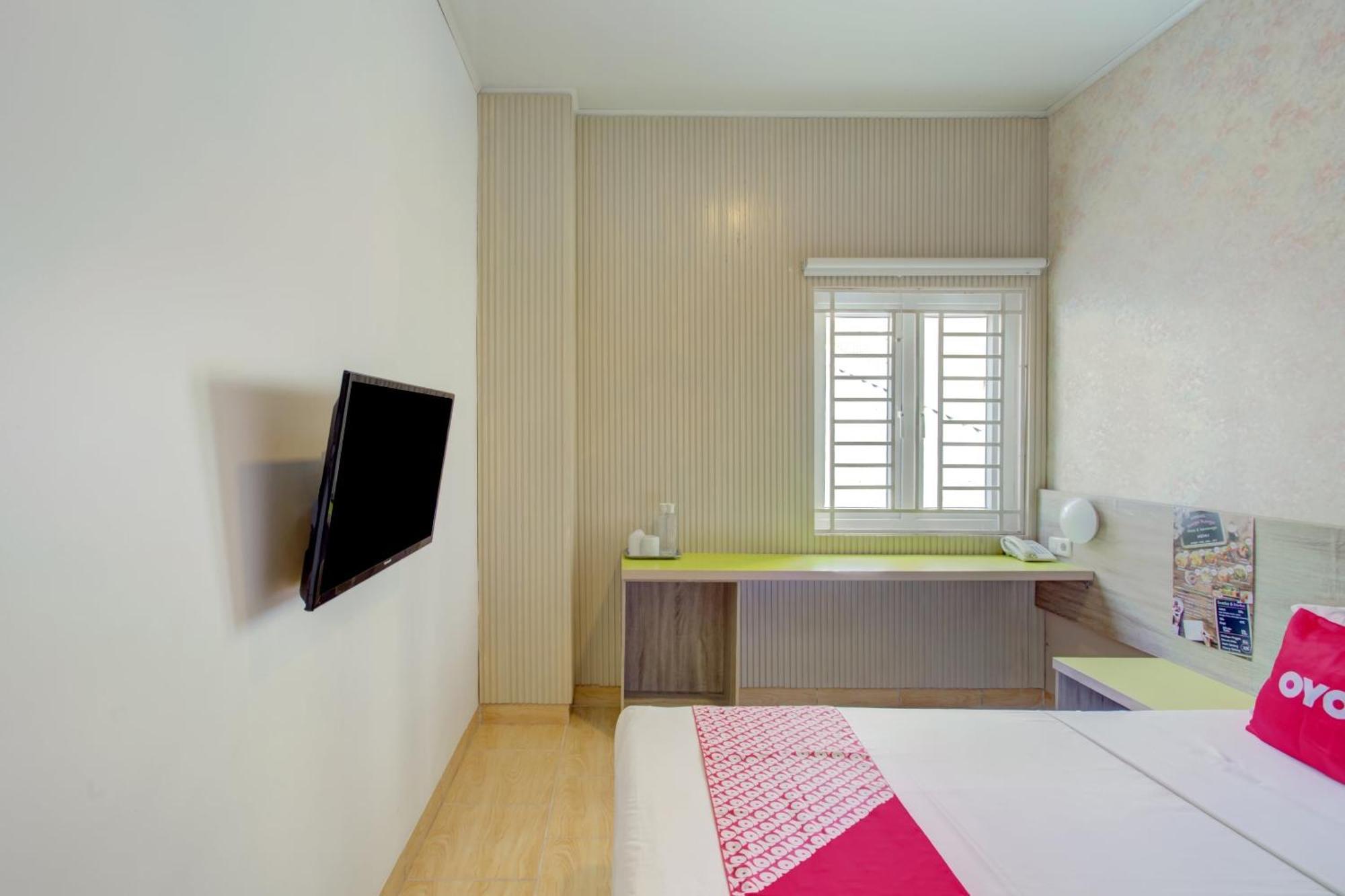 Hotel O Gambir Near Juanda Station Formerly Bunga Dahlia 3*