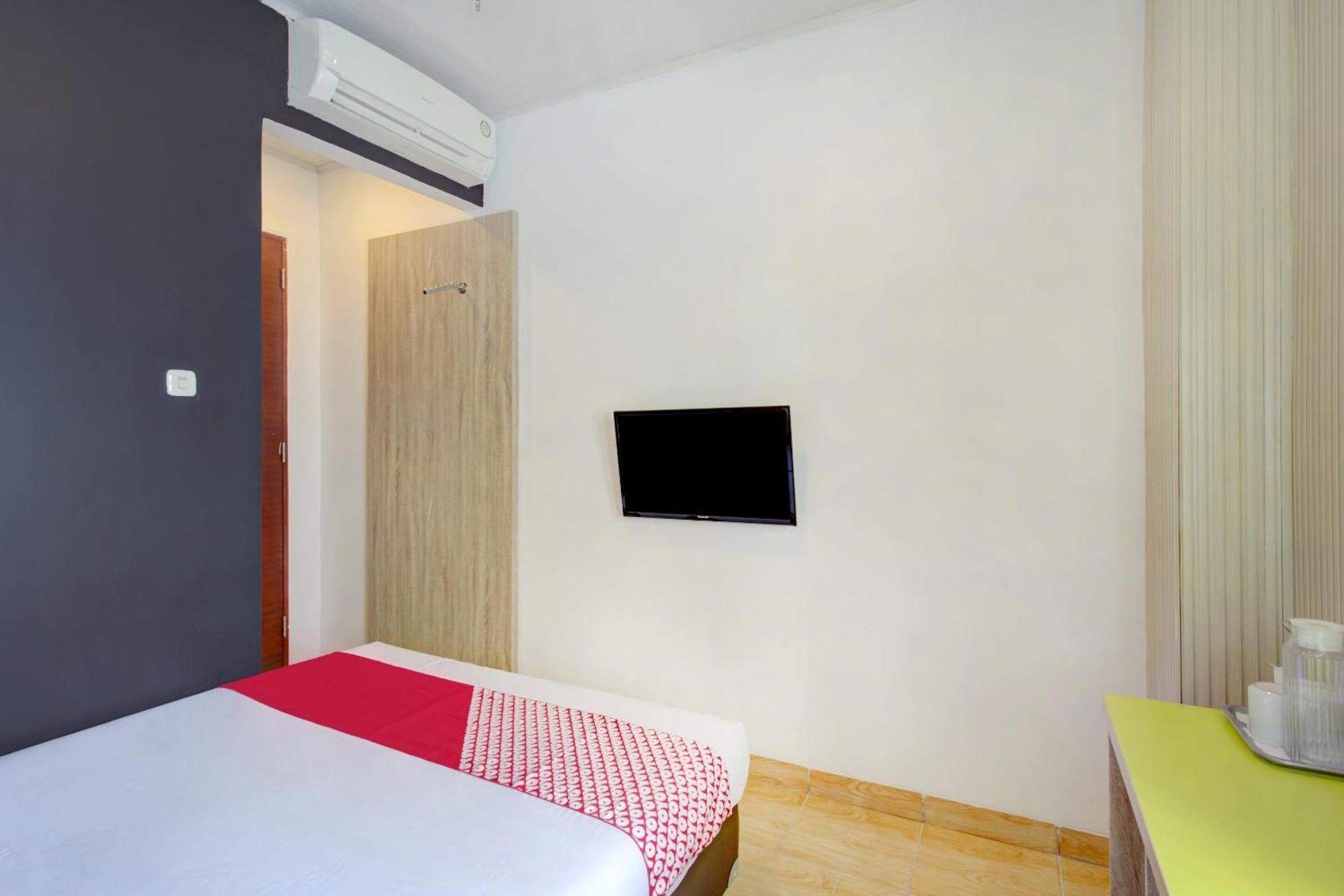 Hotel O Gambir Near Juanda Station Formerly Bunga Dahlia 3*