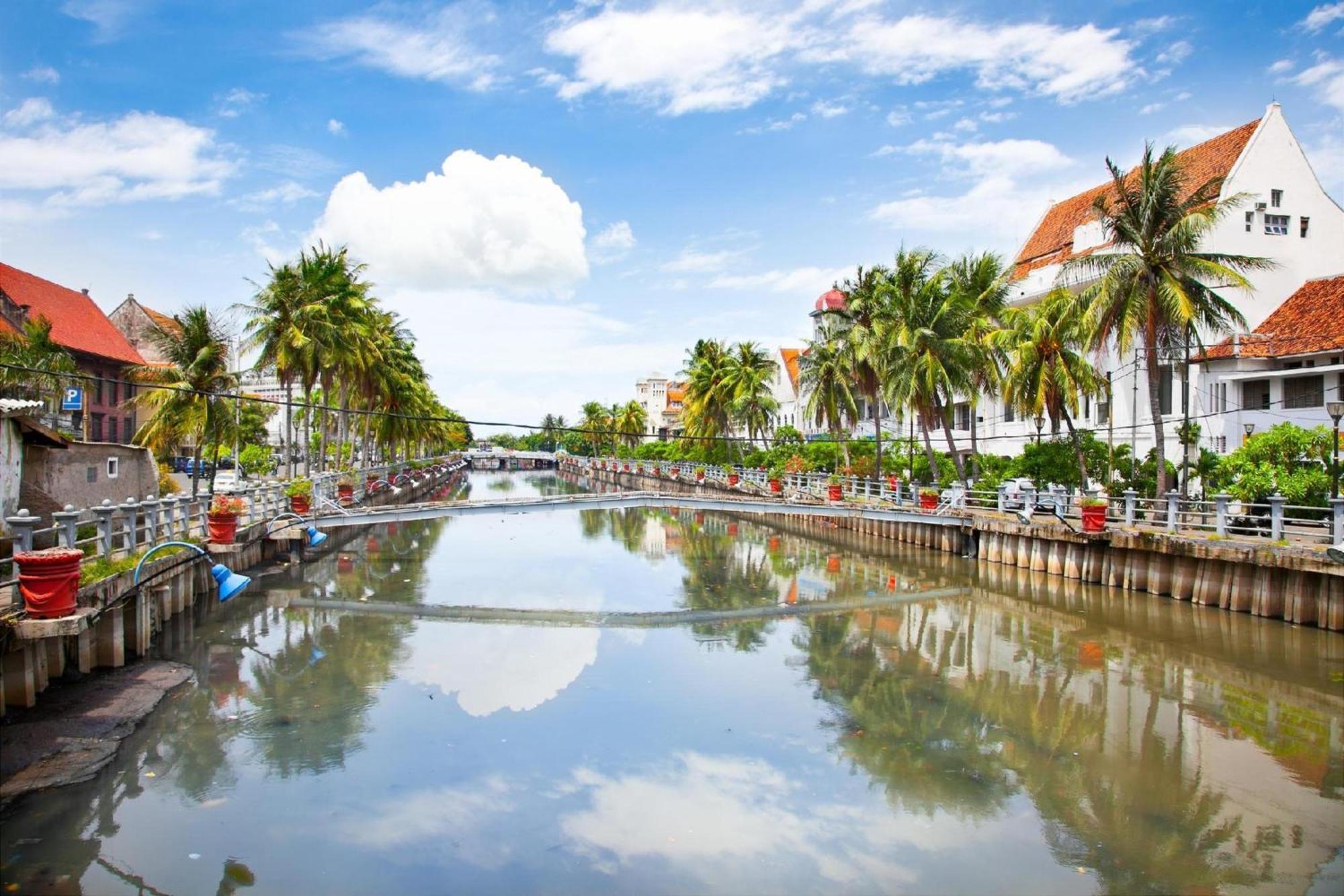 Khách sạn Collection O Mangga Besar Near Lokasari Square Formerly 45