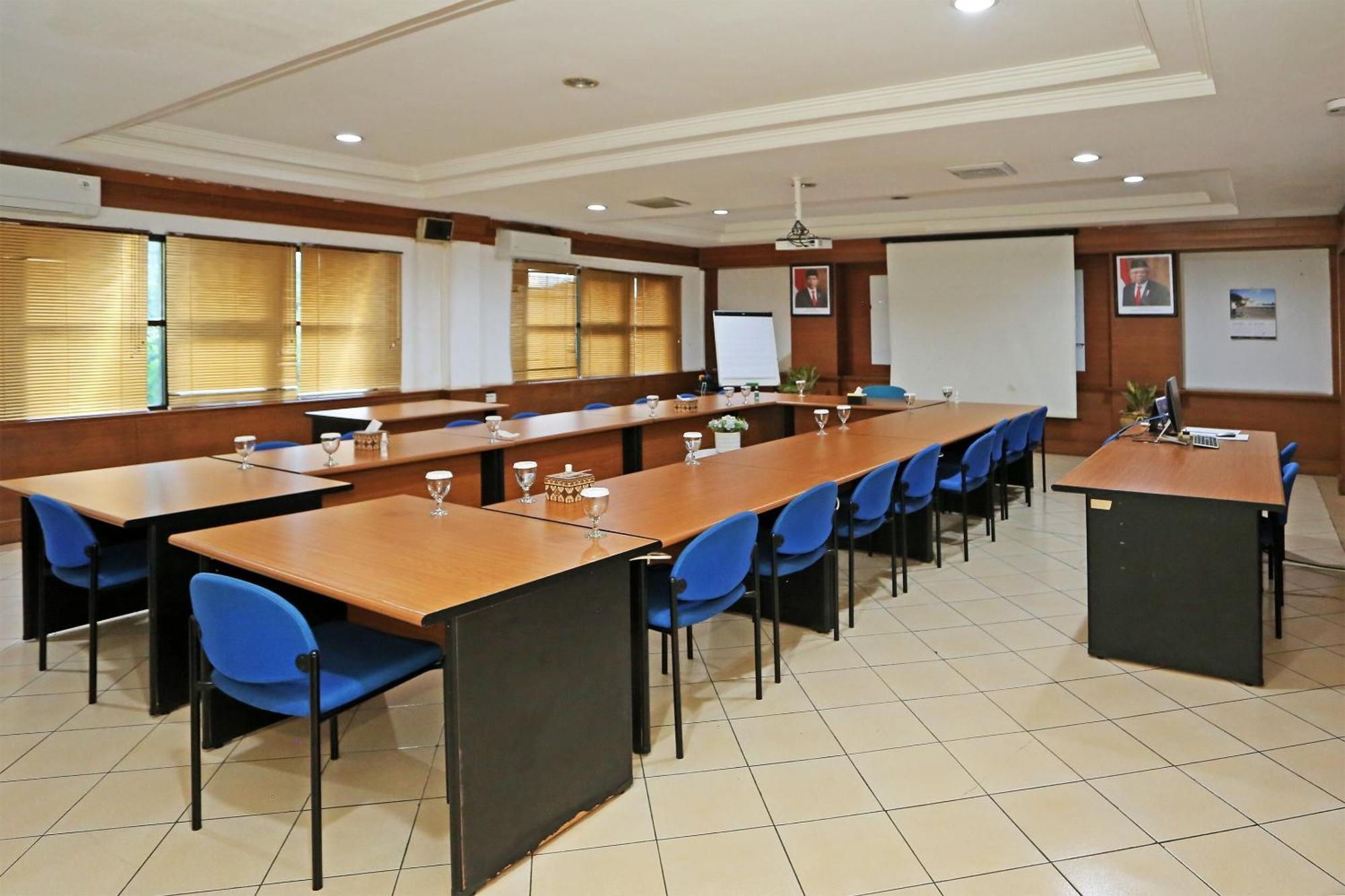 Collection O 91898 Series Kuningan Jakarta