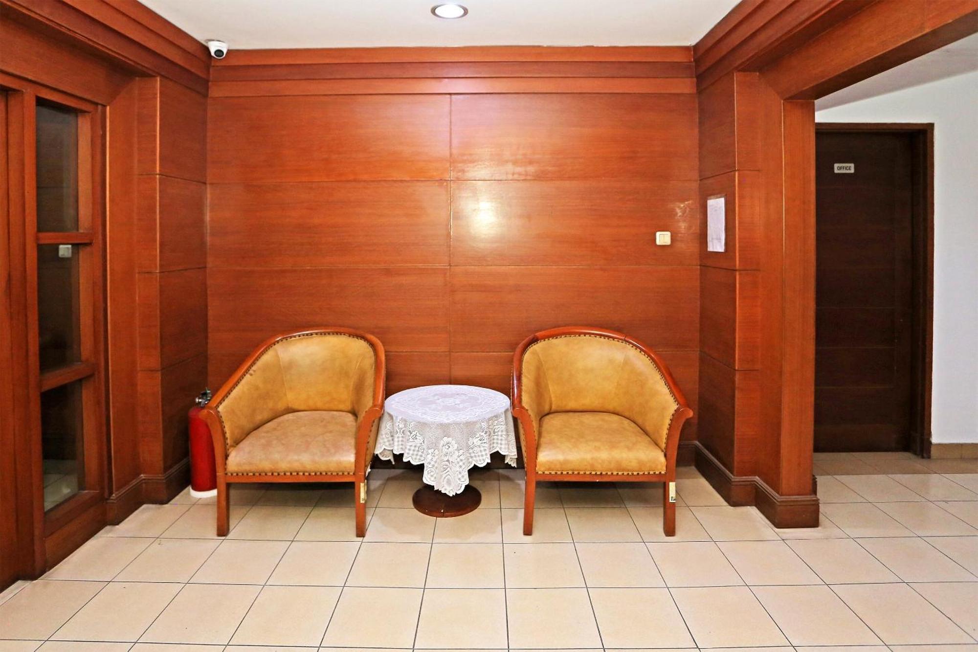 Collection O 91898 Series Kuningan Jakarta