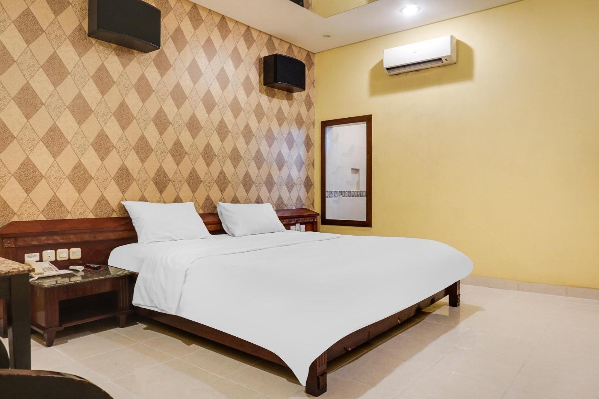Super Oyo Townhouse Oak Bi Executive Hotel 2*