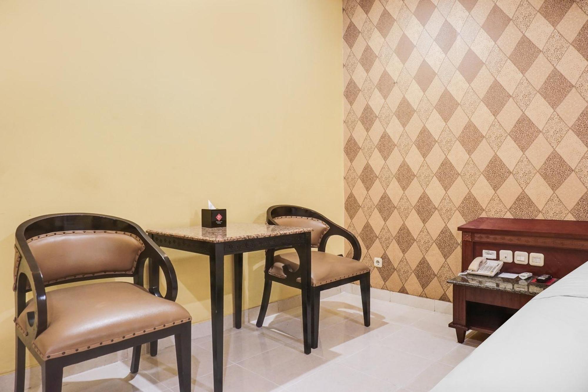 Hotel Super Oyo Townhouse Oak Bi Executive Jacarta