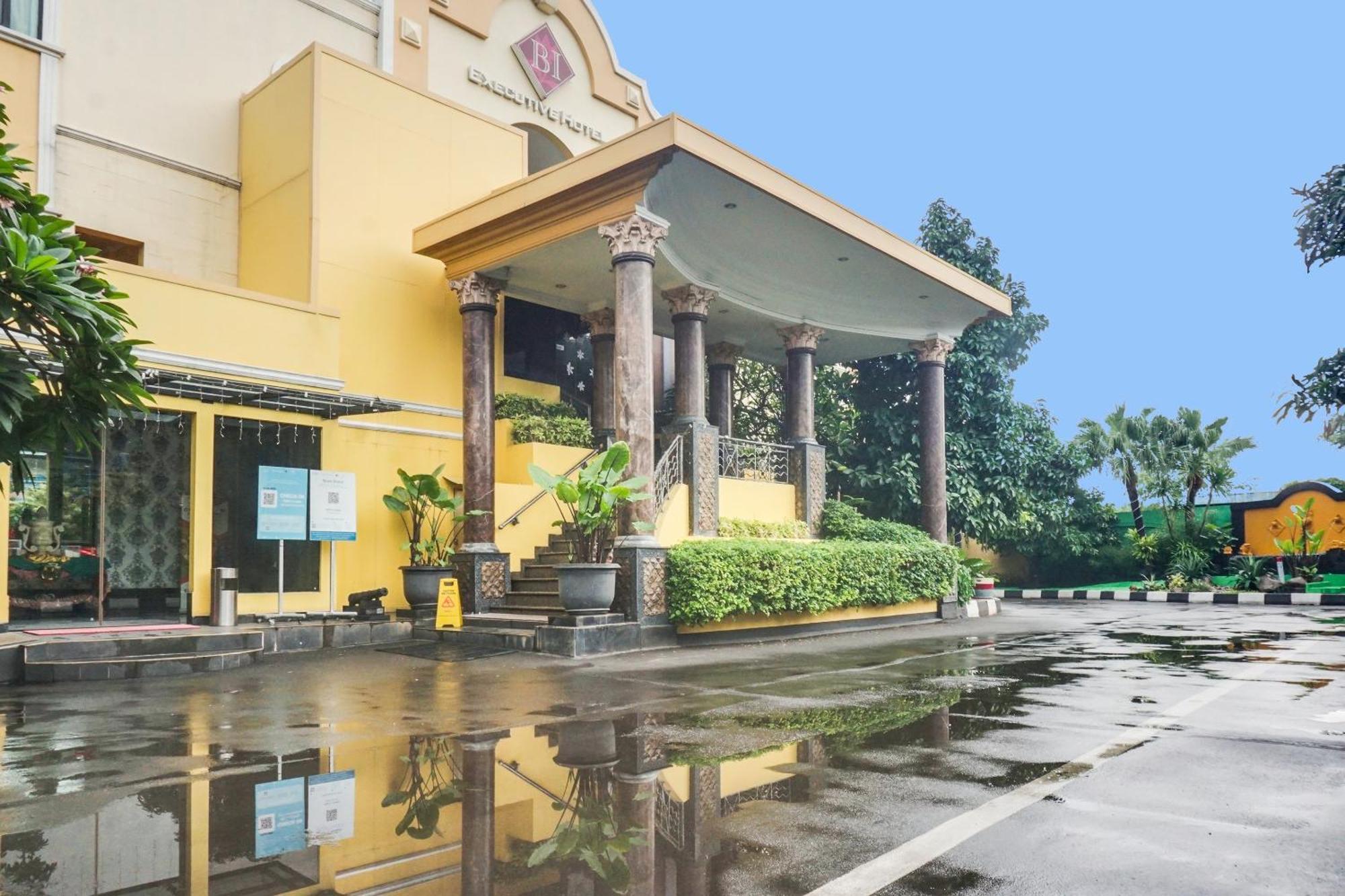 Super Oyo Townhouse Oak Bi Executive 2*