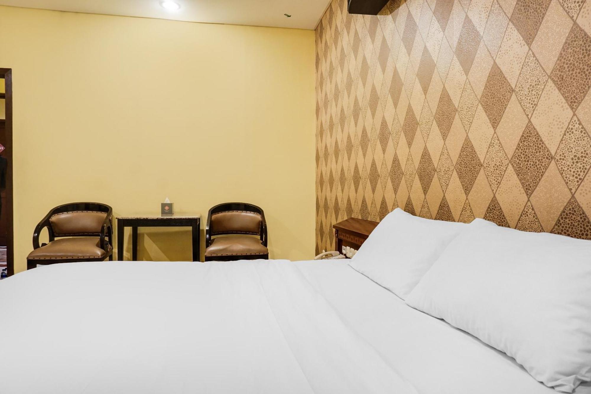 Hotel Super Oyo Townhouse Oak Bi Executive 2*