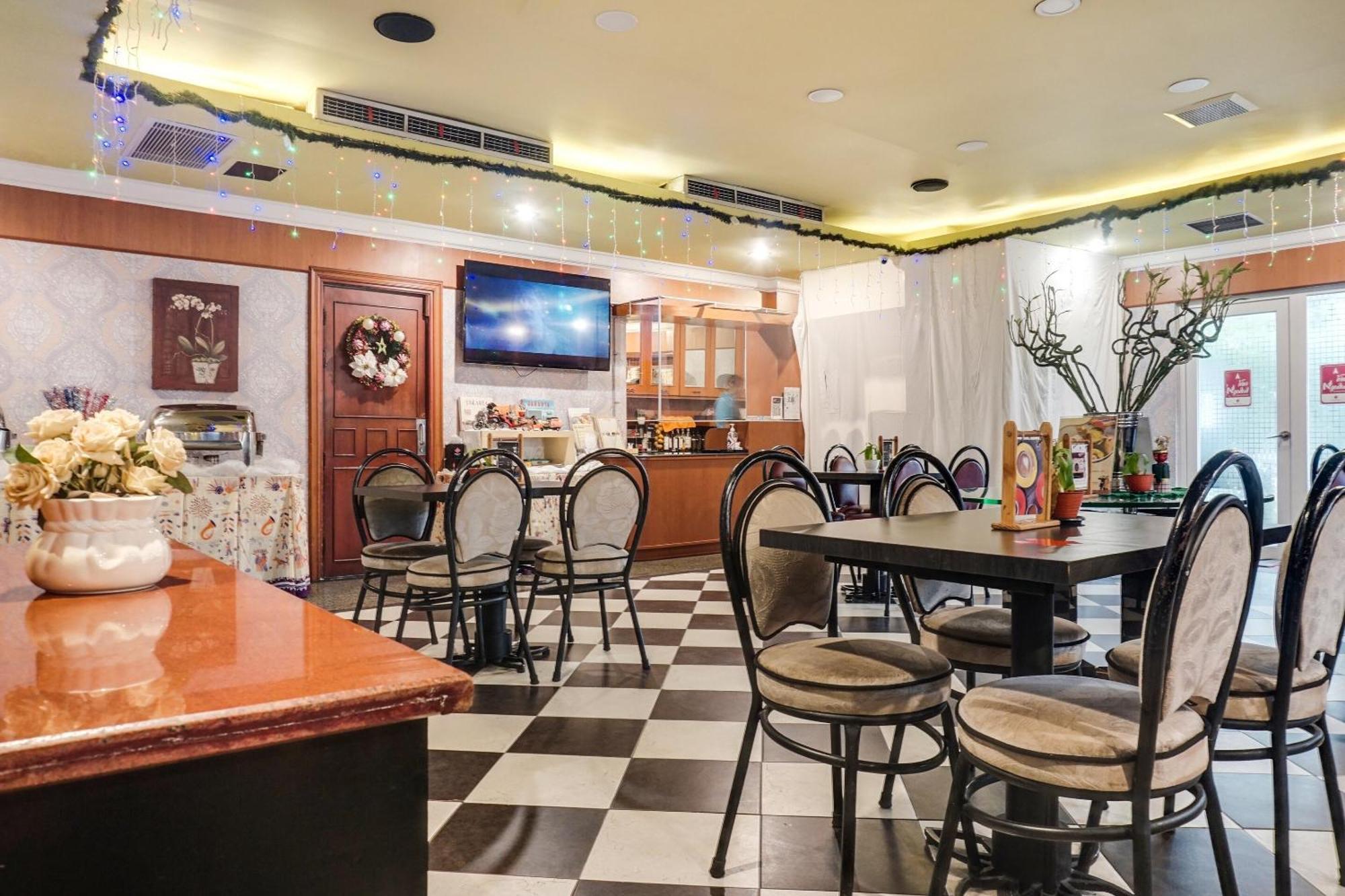 Super Oyo Townhouse Oak Bi Executive Hotel
