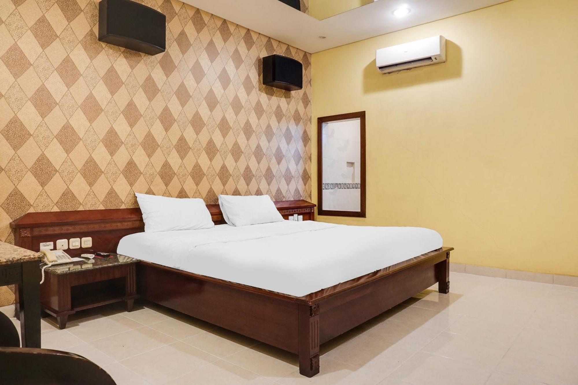 Super Oyo Townhouse Oak Bi Executive