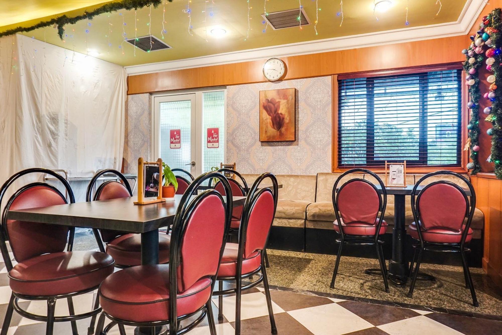 Hotel Super Oyo Townhouse Oak Bi Executive
