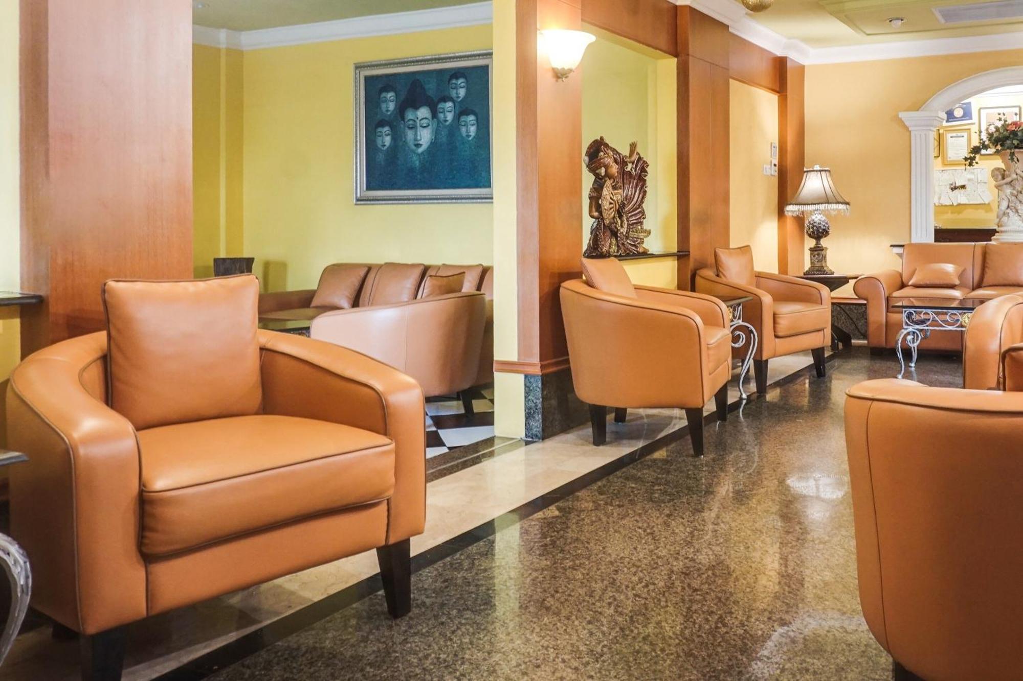 Super Oyo Townhouse Oak Bi Executive Hotel