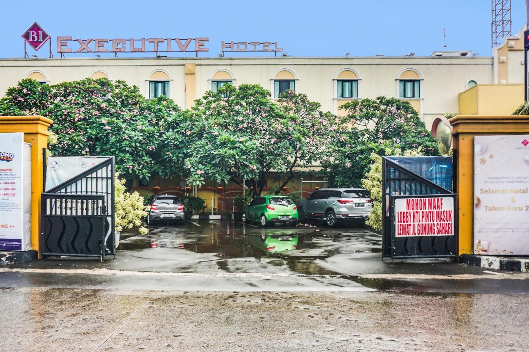 Super Oyo Townhouse Oak Bi Executive Hotel