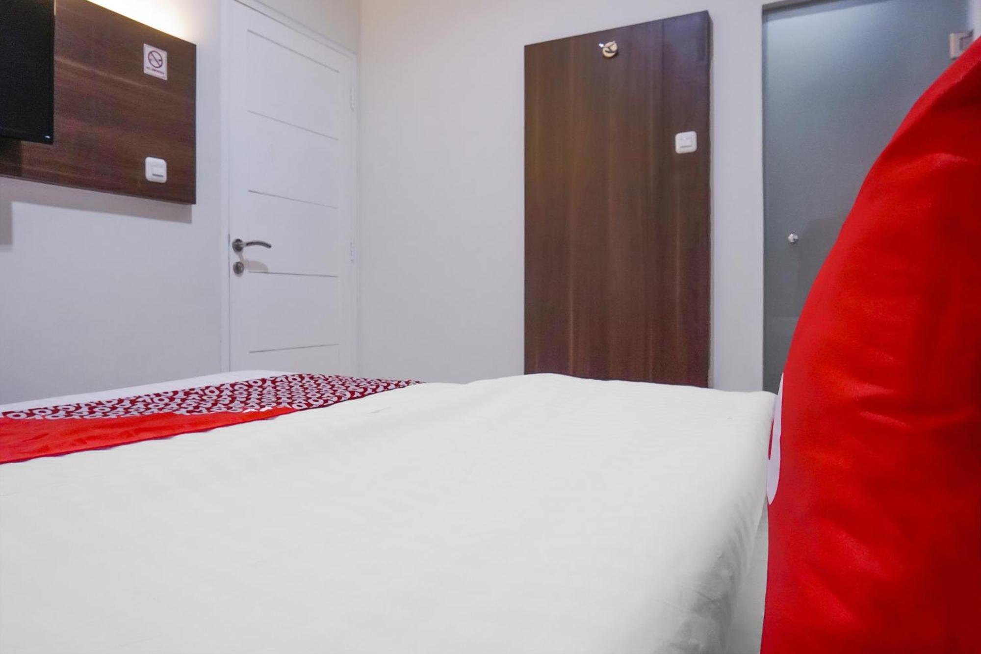 Hotel Super Oyo 93287 Pioneer Pasar Baru