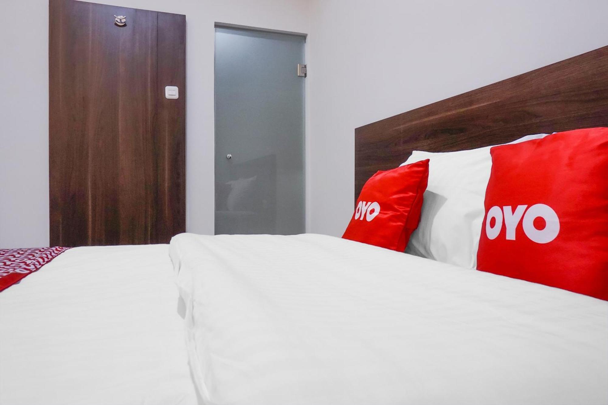 Super Oyo 93287 Pioneer Pasar Baru Hotel 2*