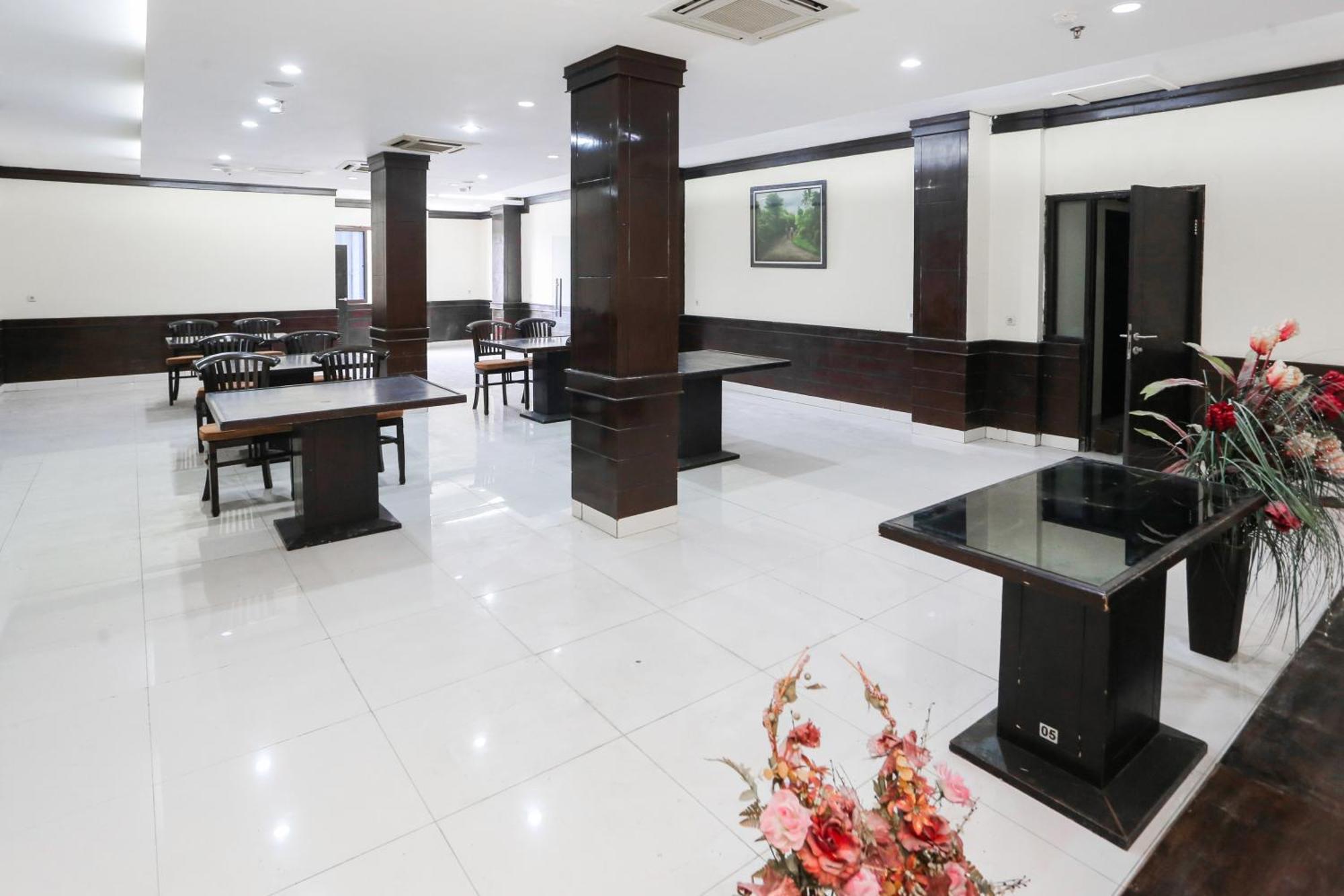 Hotel Townhouse Oak J&b Gunung Sahari 2*