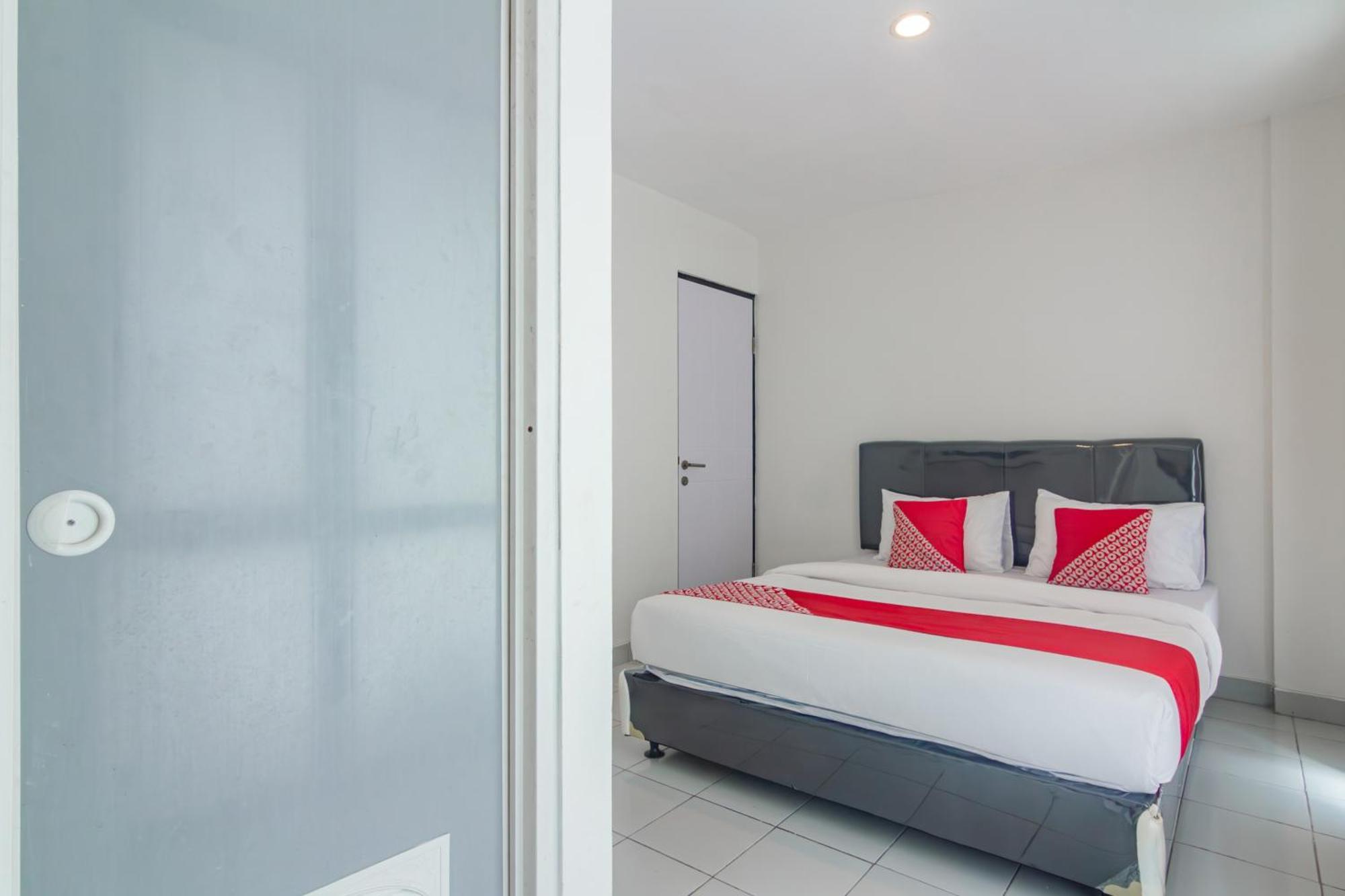 Oyo 93958 J&b Smart Jatinegara Hotel Jakarta