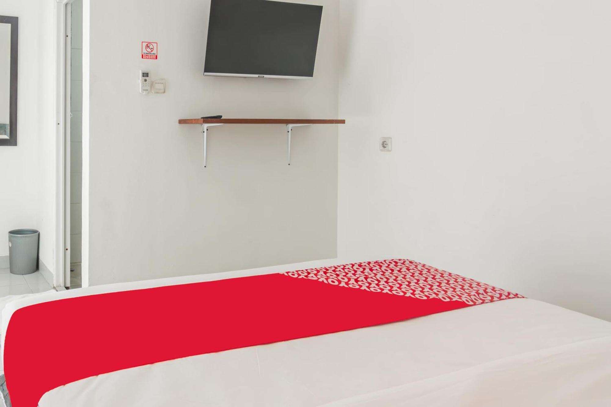 Oyo 93958 J&b Smart Jatinegara Hotel Jakarta