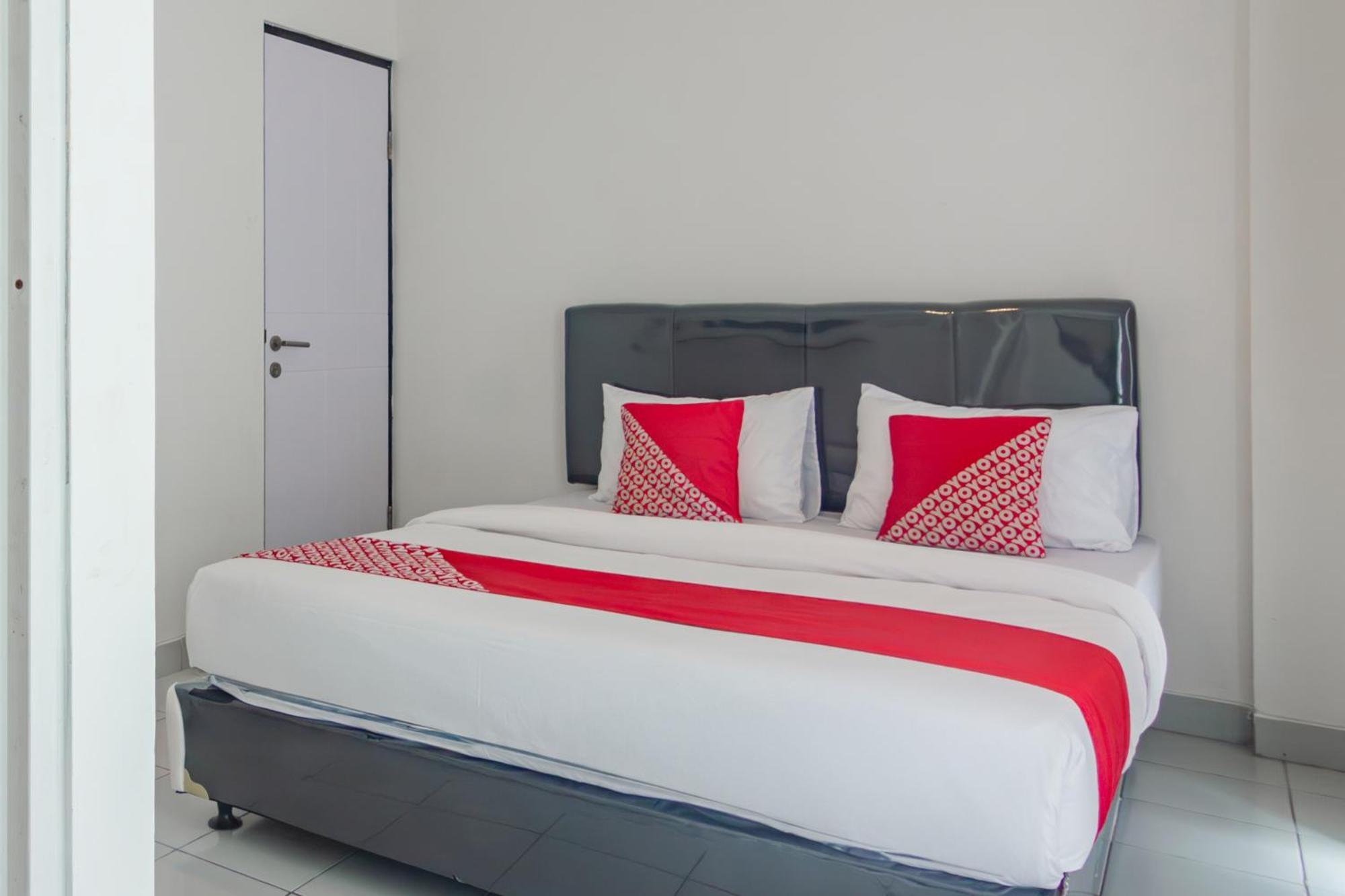 Hotel Oyo 93958 J&b Smart Jatinegara