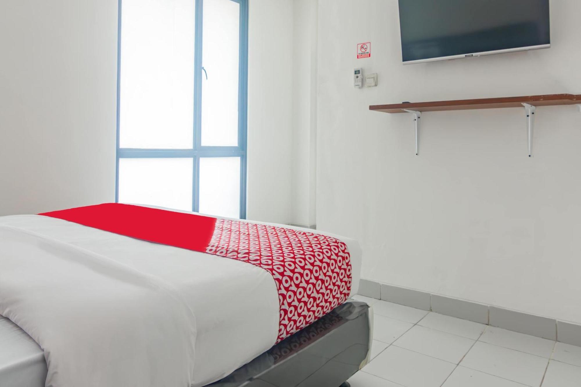 Hotel Oyo 93958 J&b Smart Jatinegara Jakarta