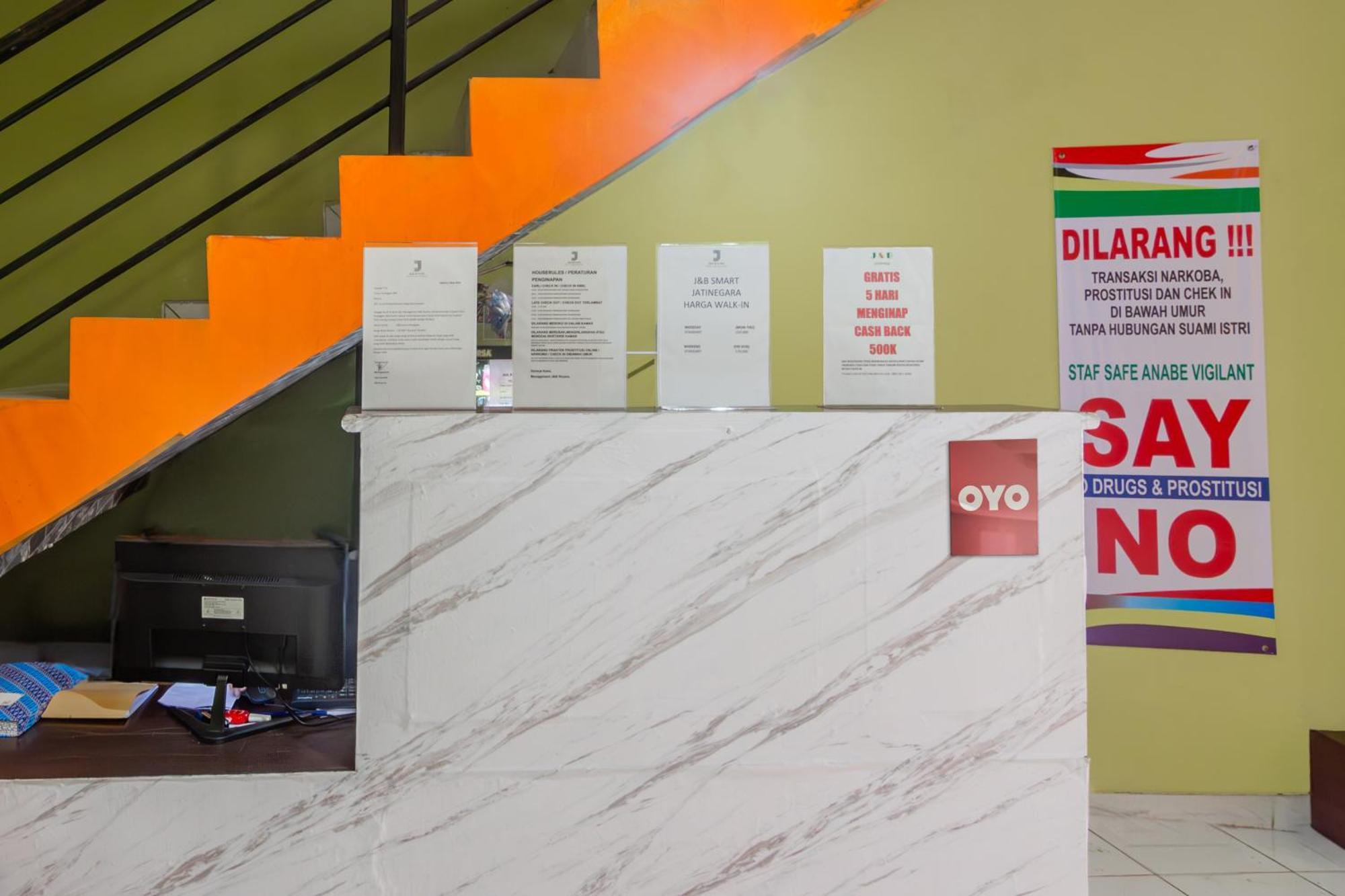 Oyo 93958 J&b Smart Jatinegara Hotel 2*