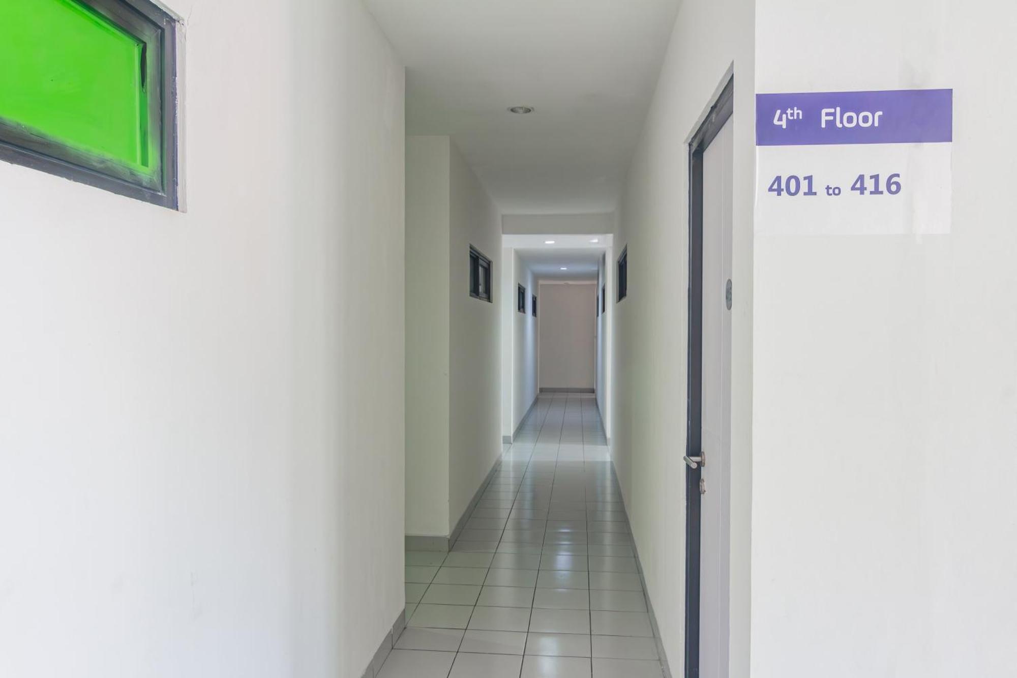 Hotel Oyo 93958 J&b Smart Jatinegara Jakarta
