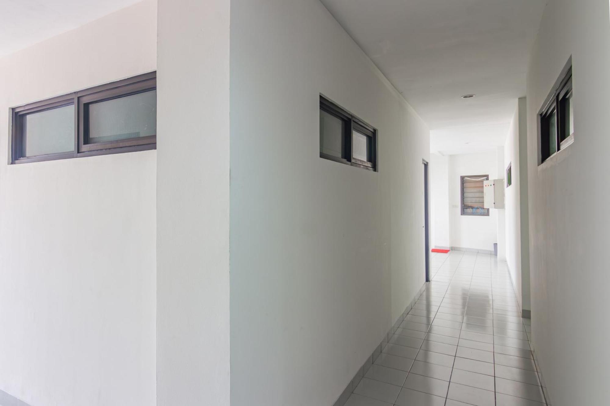 Hotel Oyo 93958 J&b Smart Jatinegara