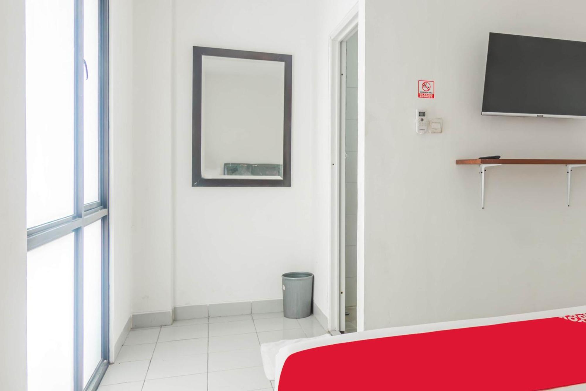 Hotel Oyo 93958 J&b Smart Jatinegara 2*