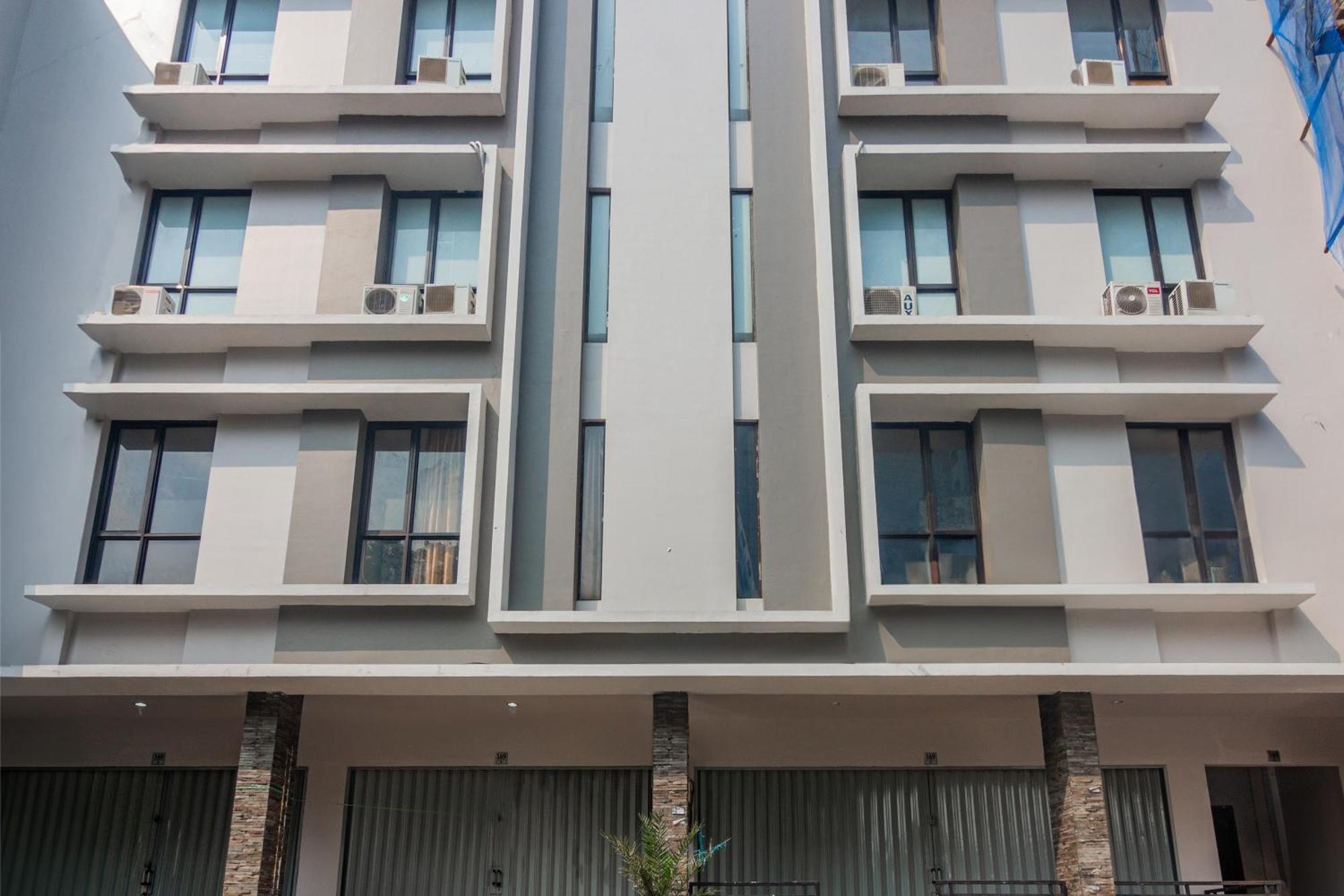 Oyo 93958 J&b Smart Jatinegara Hotel Jakarta