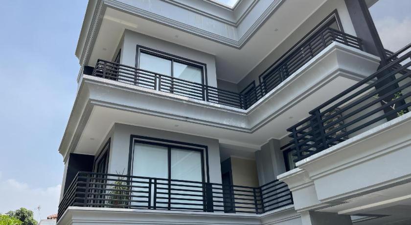 Tos 2* Jakarta