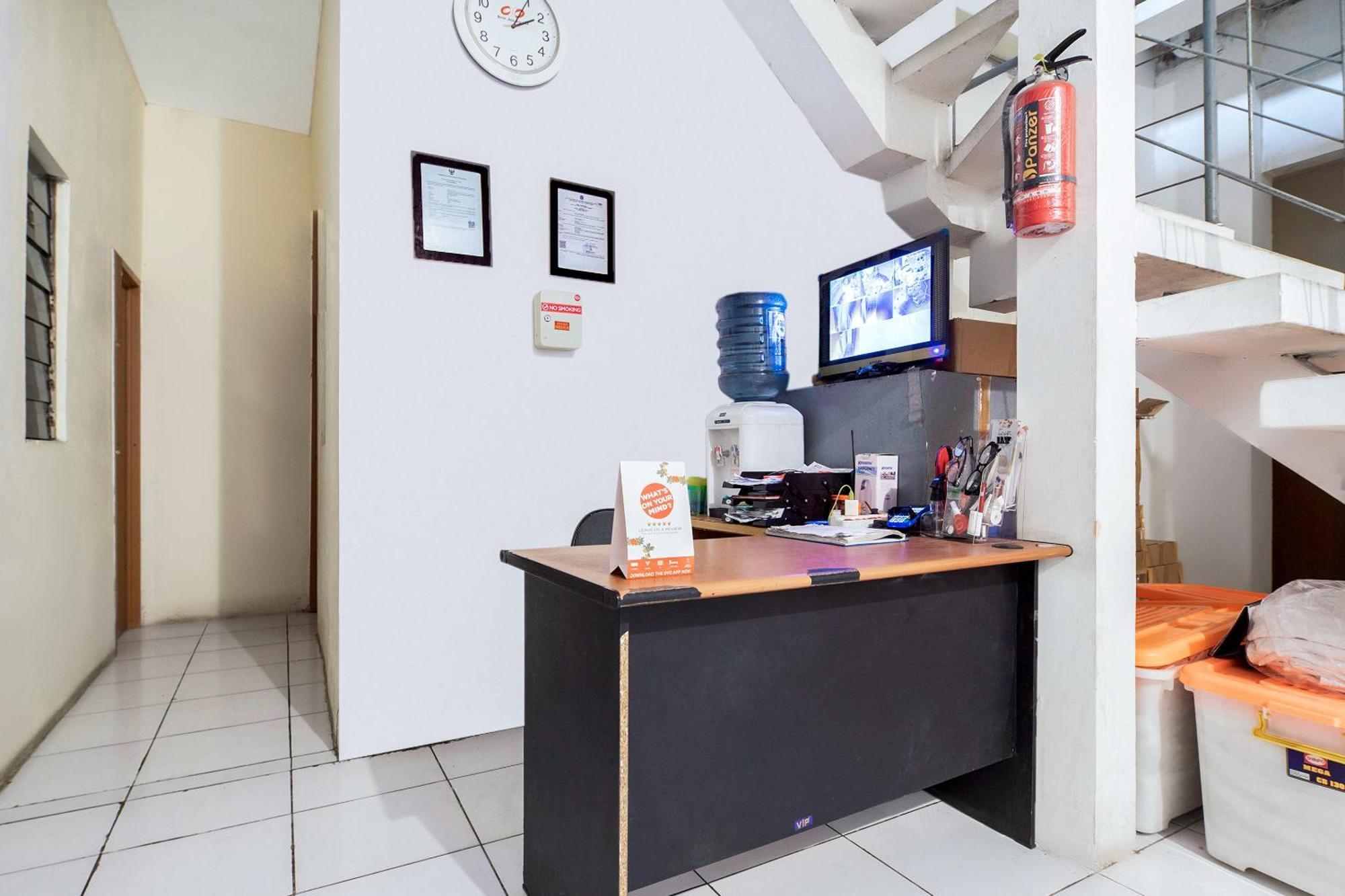 Hotel Super Oyo 160 Lontar 2*