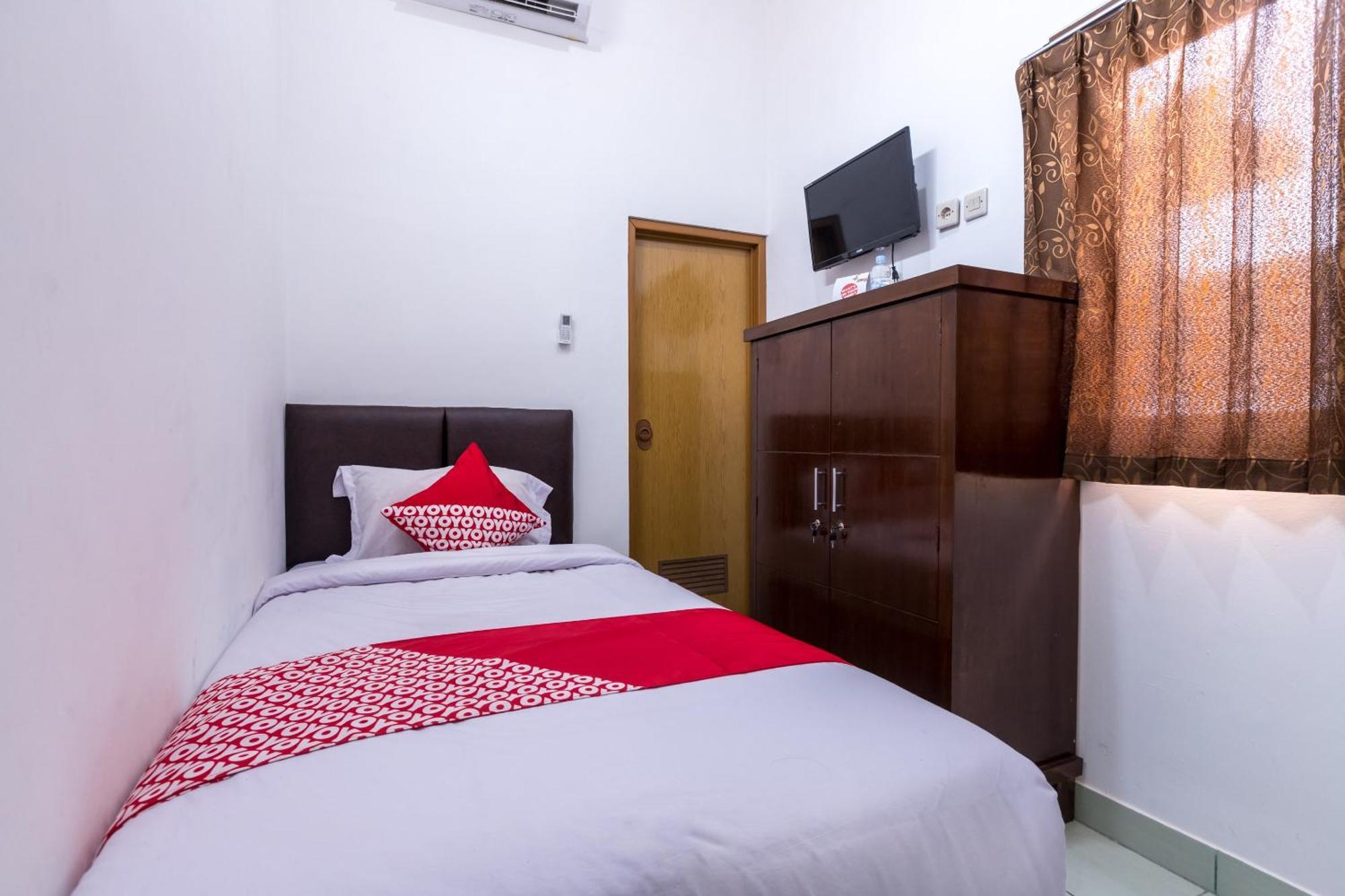 Hotel Vaccinated Staff - Oyo 1082 Kost Arie 1 Jakarta