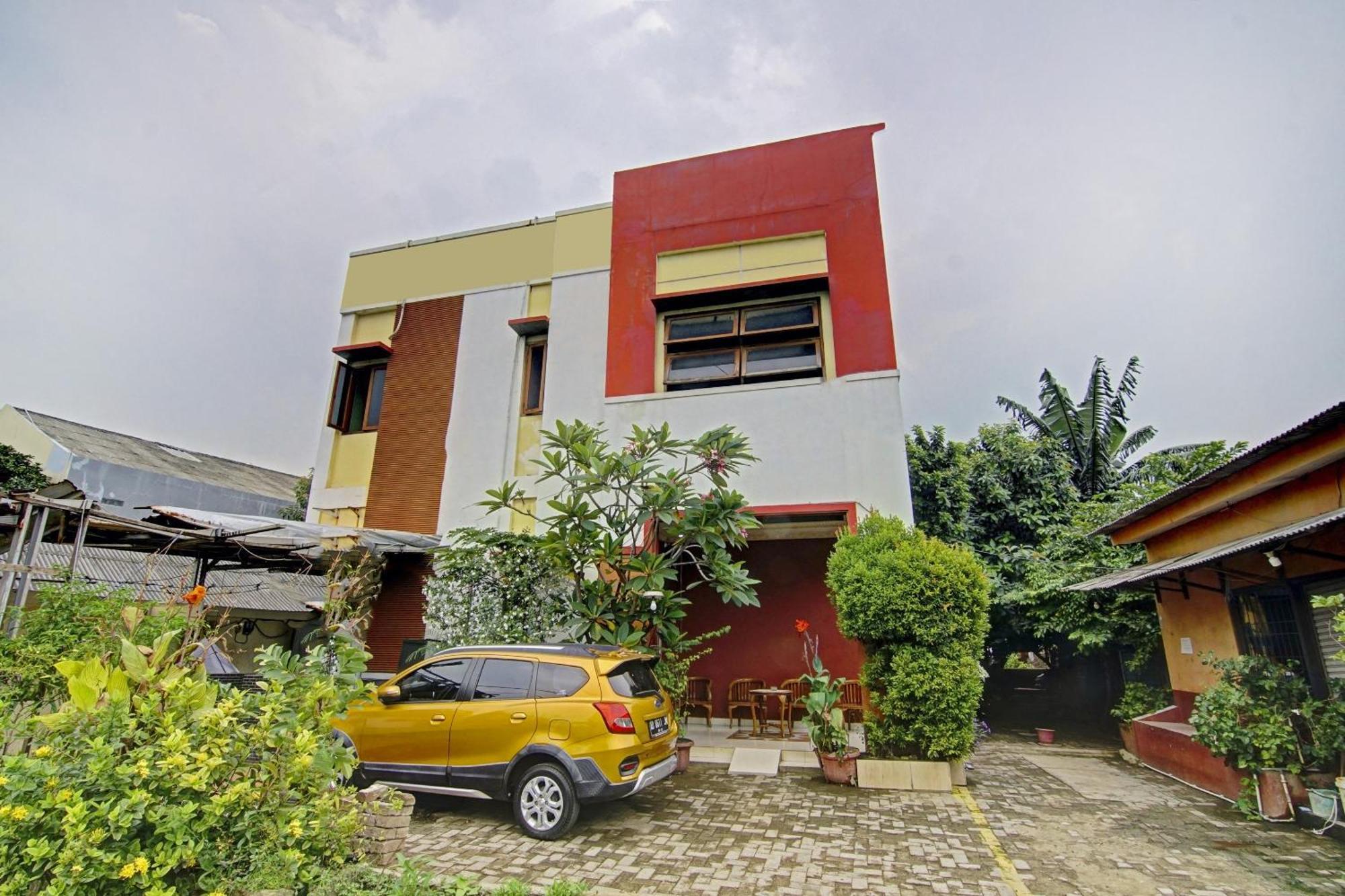 Oyo 90268 Aliyah Syariah Hotel 2*