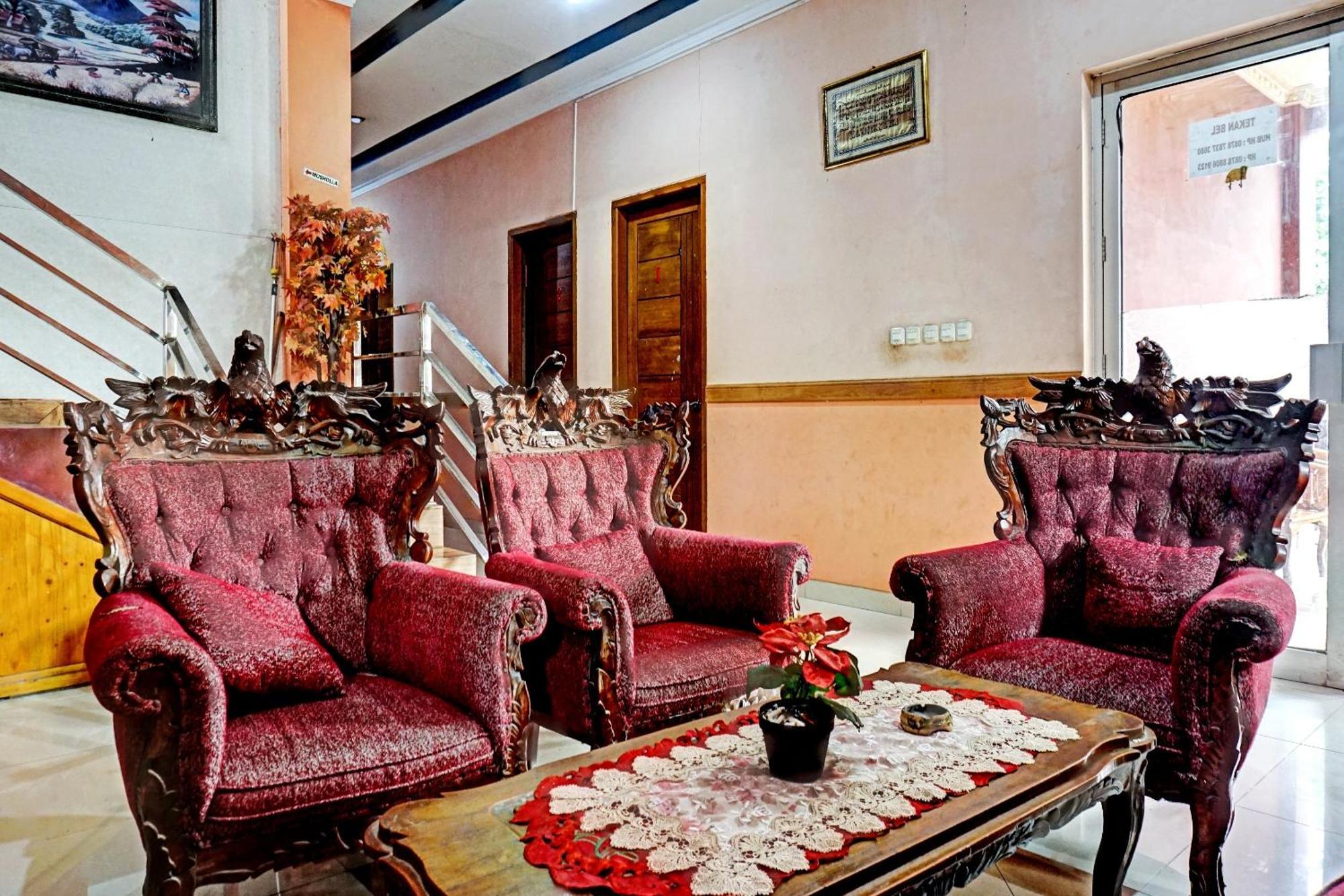 Oyo 90268 Aliyah Syariah Hotel Jakarta