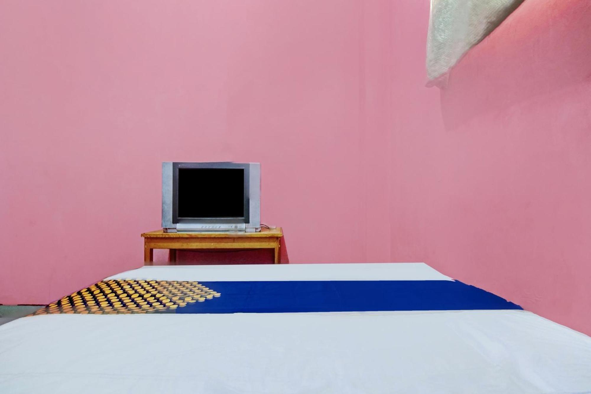 Oyo 90268 Aliyah Syariah Jakarta