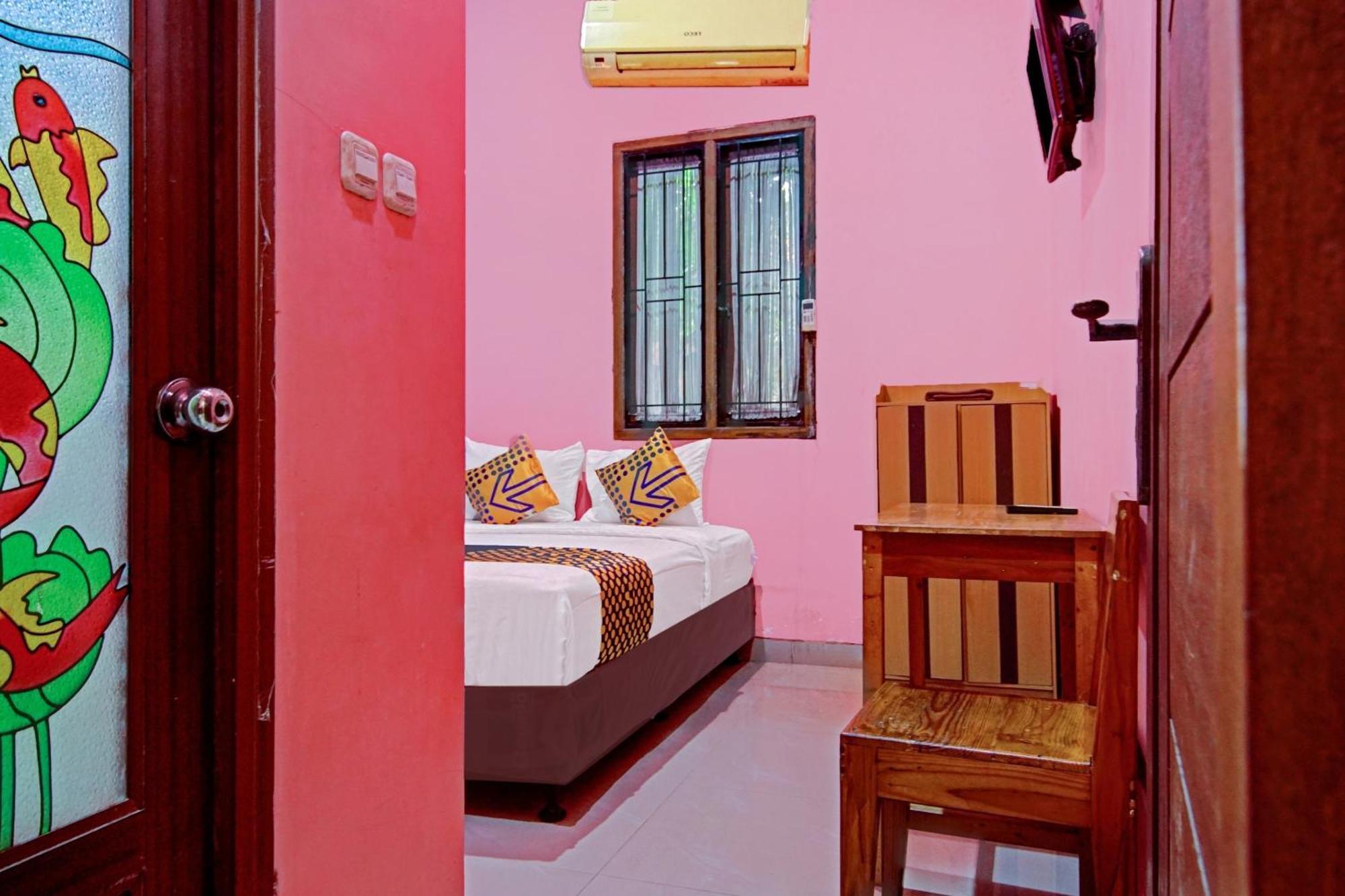 Oyo 90268 Aliyah Syariah Hotel 2*