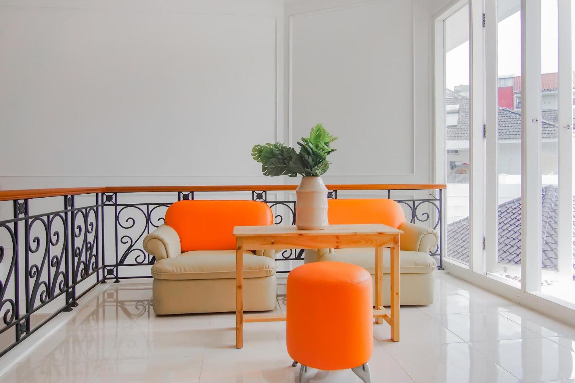 Super Oyo Capital O 90342 Kemang Garden 3* Jakarta