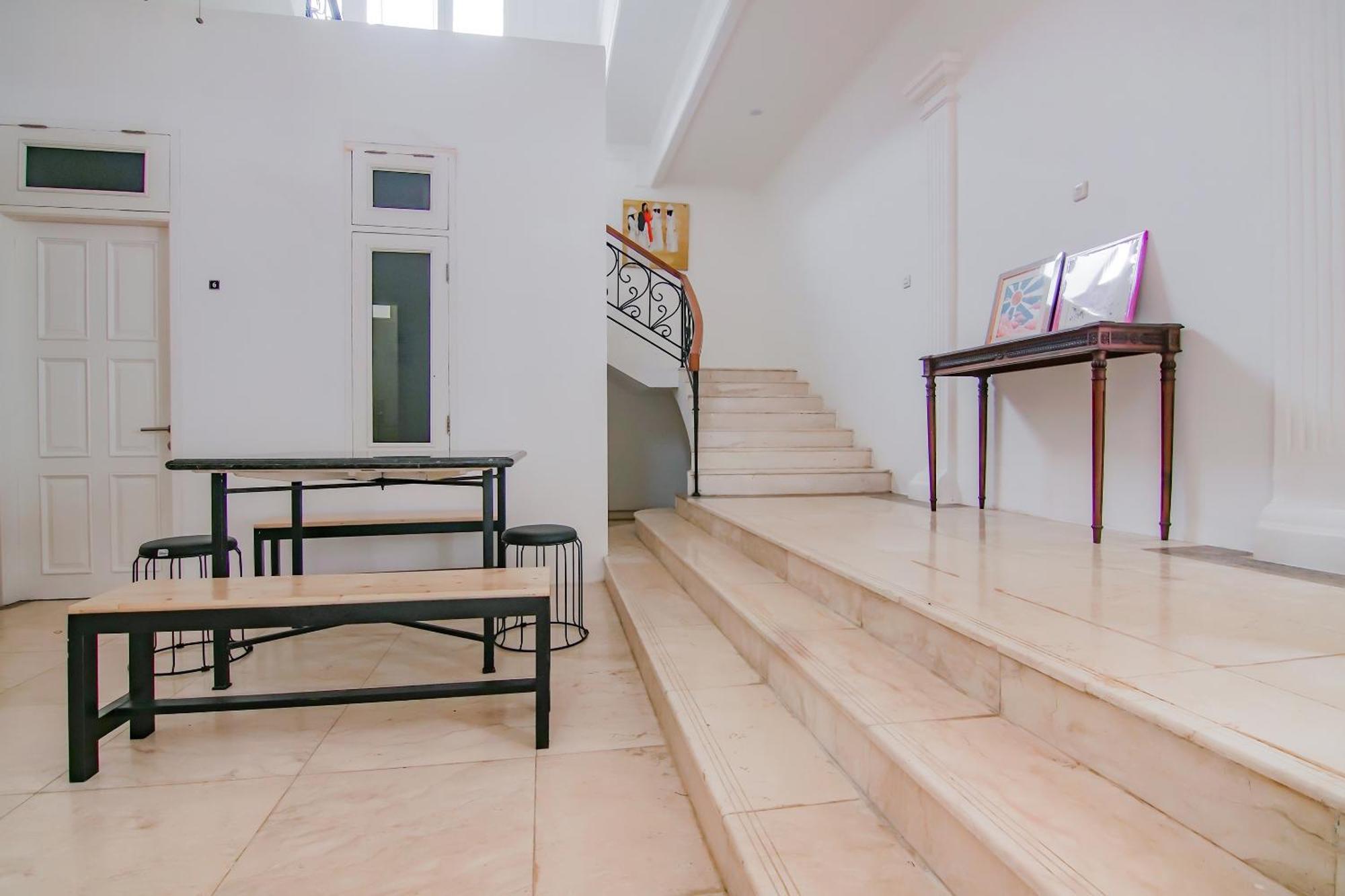 Khách sạn Super Oyo Capital O 90342 Kemang Garden