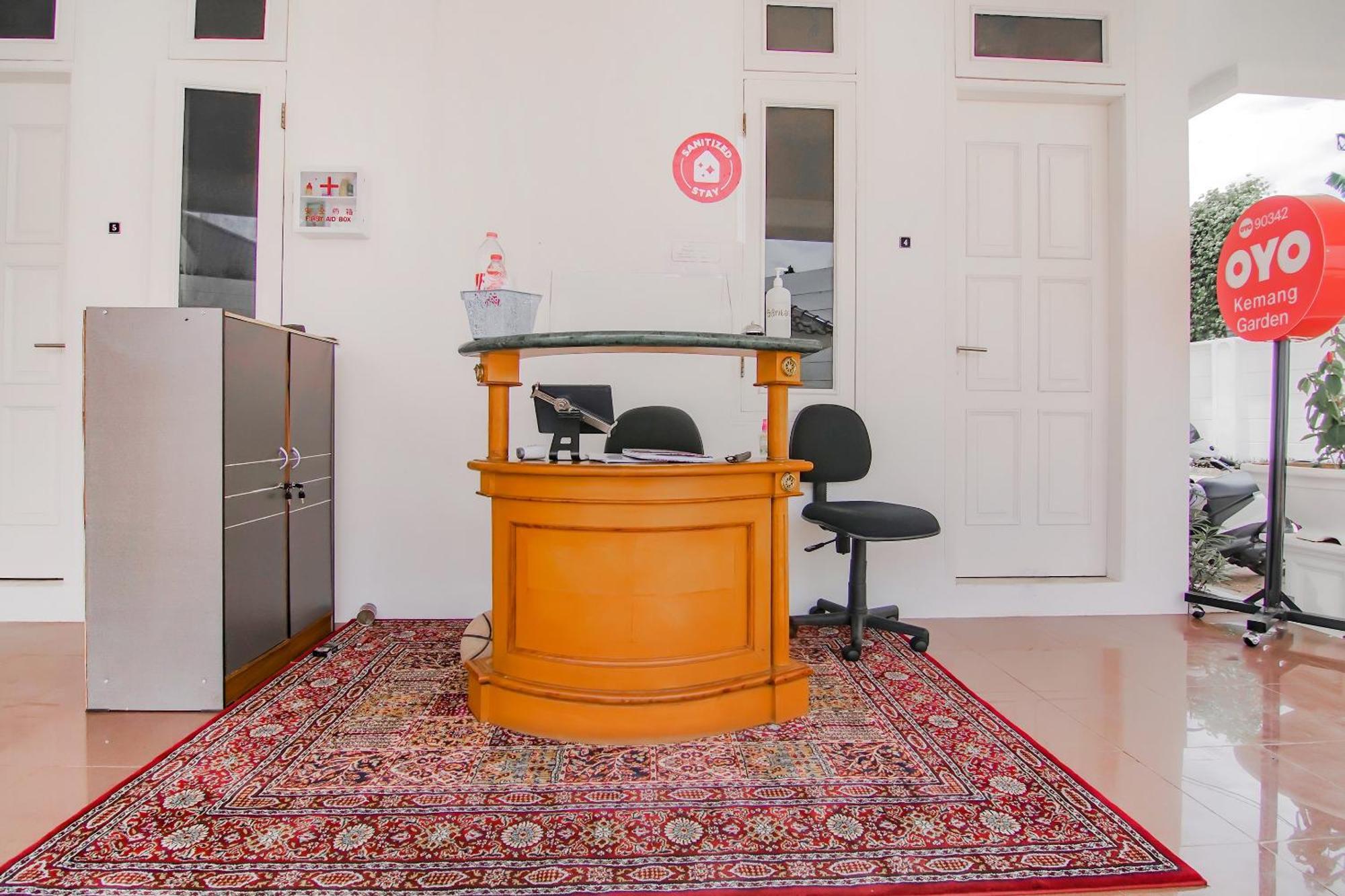 Hotel Super Oyo Capital O 90342 Kemang Garden
