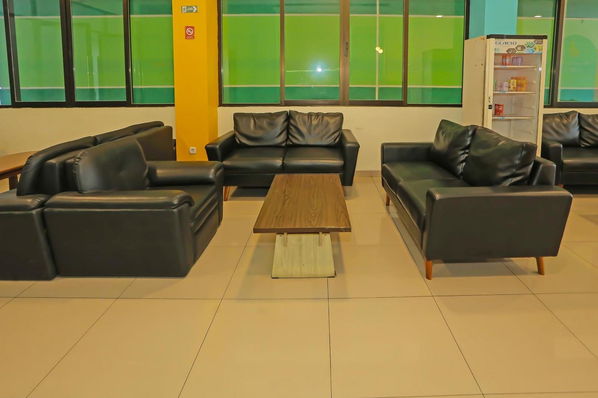 Super Oyo Collection O 92130 Fiducia Kaji Jakarta