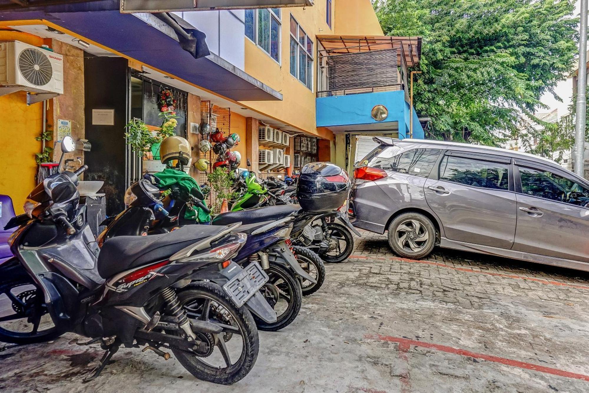 Super Oyo 90692 Point Hotel Jakarta