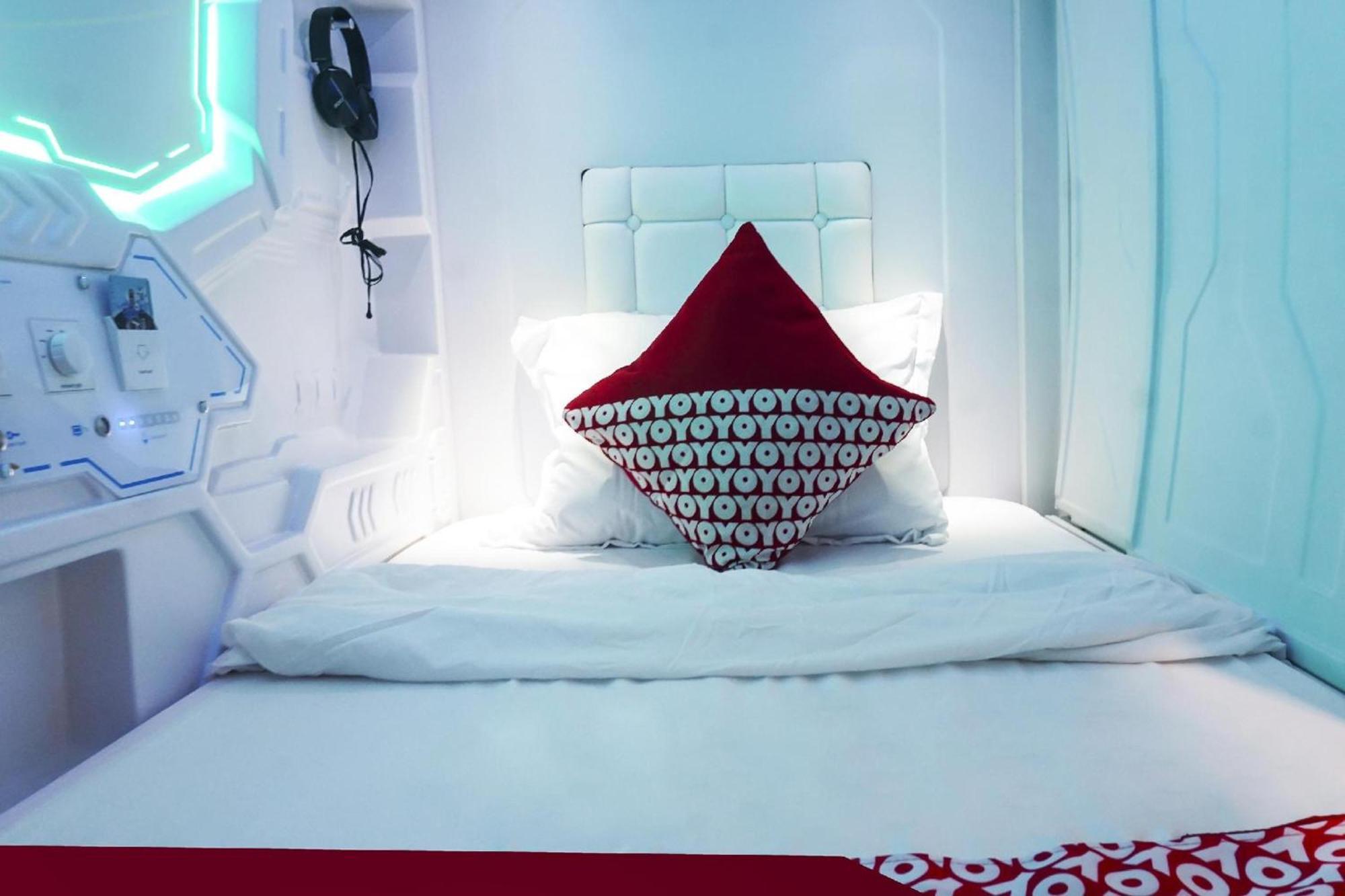 Super Oyo 91328 Fiducia Capsule Hotel