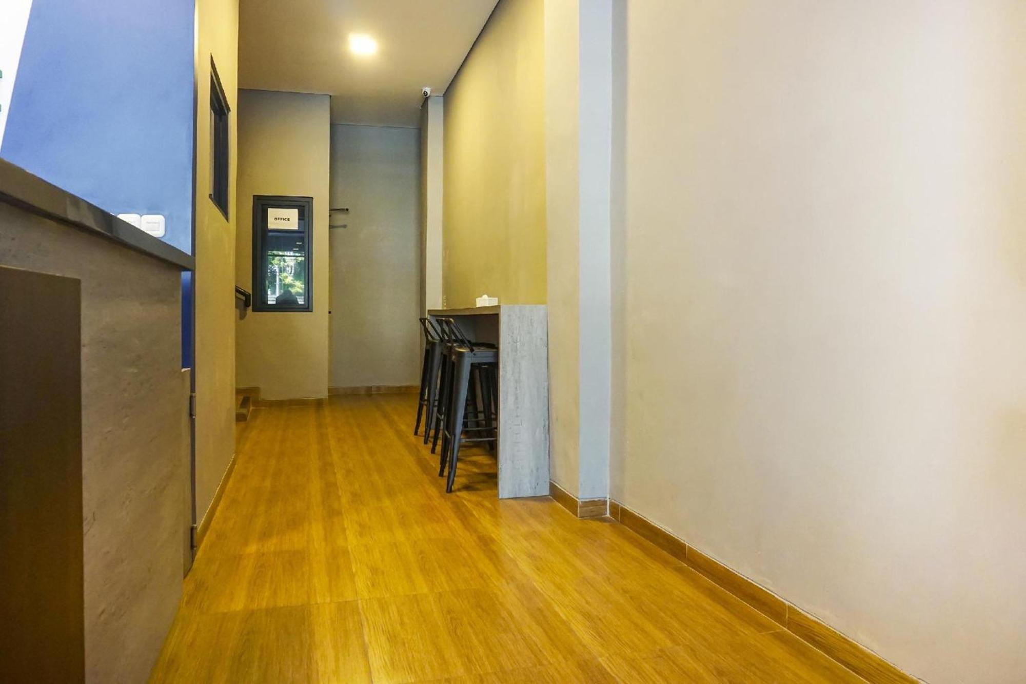 Super Oyo 91328 Fiducia Capsule Jakarta