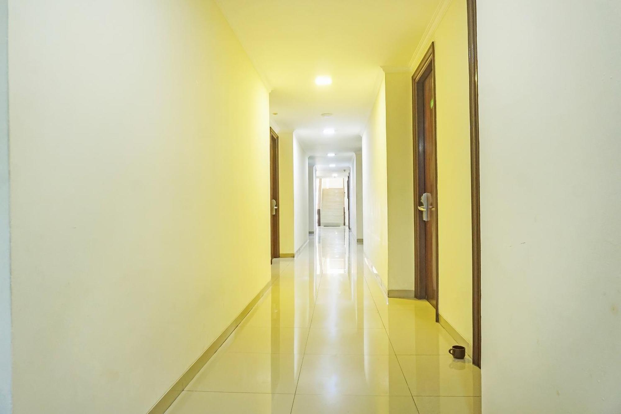 Super Oyo Collection O 91409 Fiducia Otista 153 - 157 Hotel