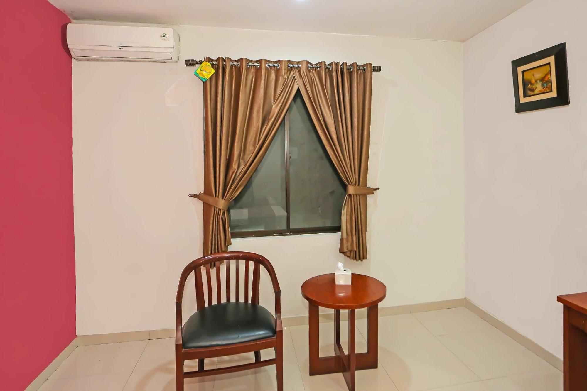Townhouse Oak Fiducia Pasar Minggu Hotel 3*