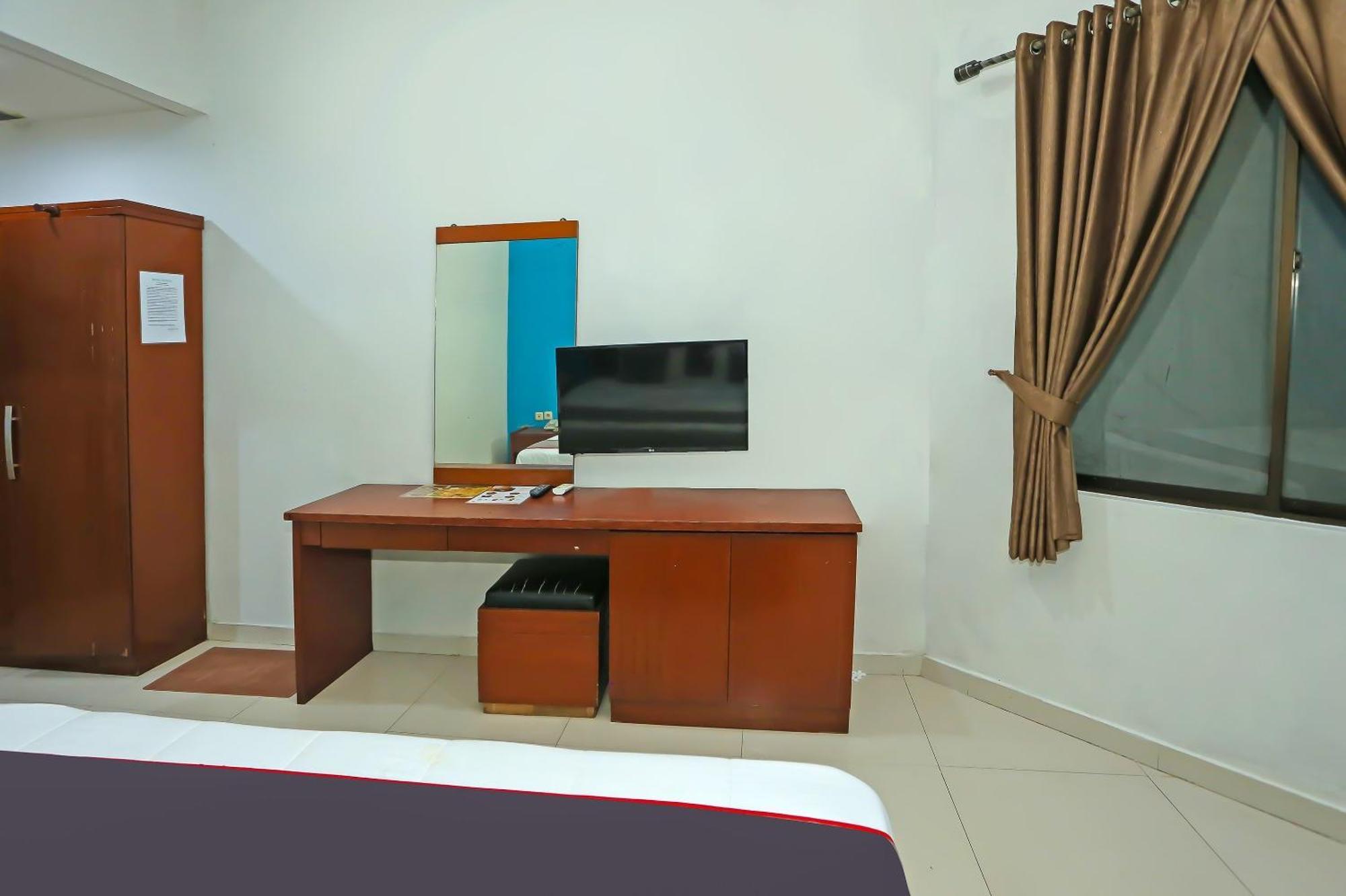 Townhouse Oak Fiducia Pasar Minggu Hotel 3*