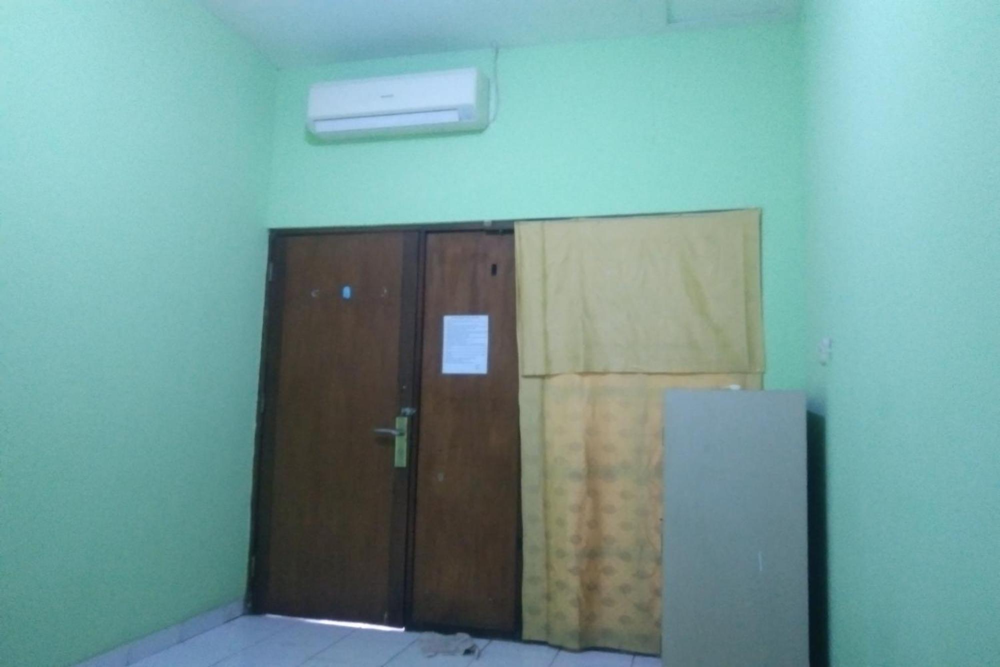 Oyo Life Kost Ijo Tembok Tinggi