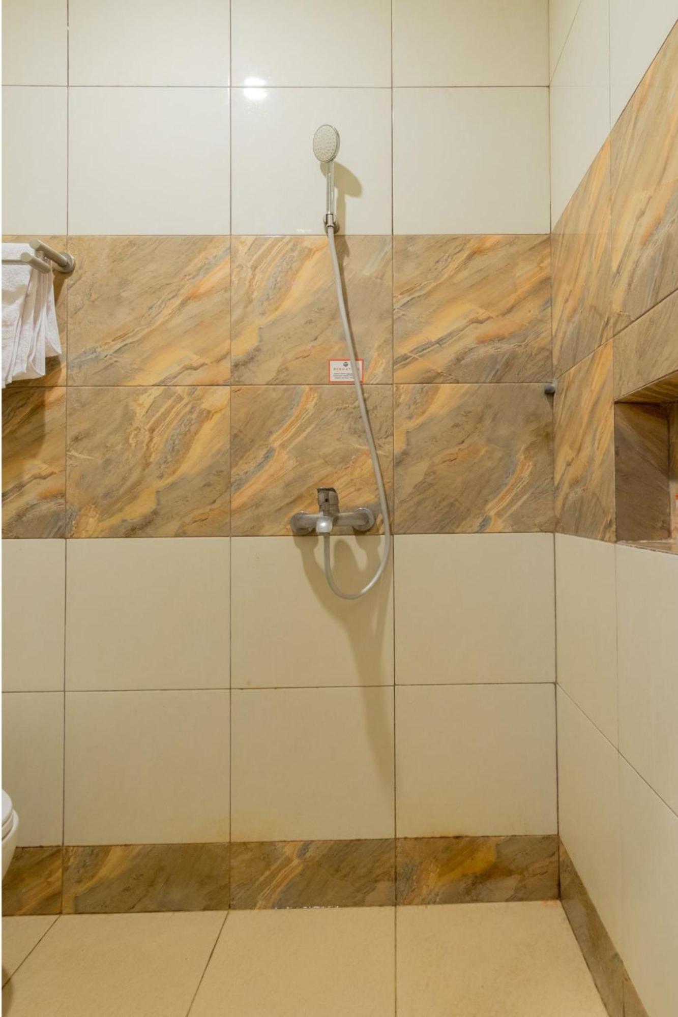 Oyo Life 93129 Kost Mangga 2*