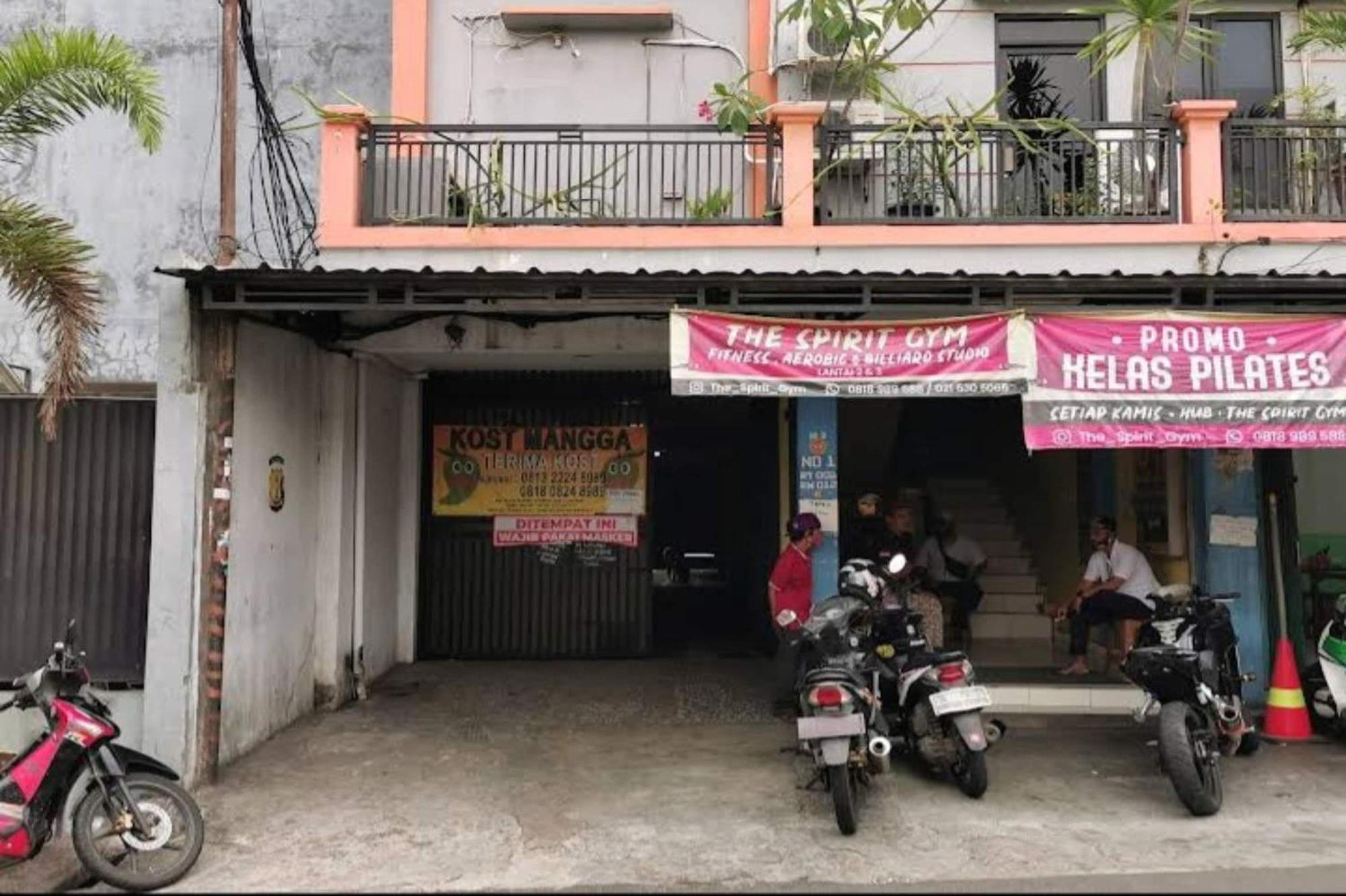 Khách sạn Oyo Life 93129 Kost Mangga