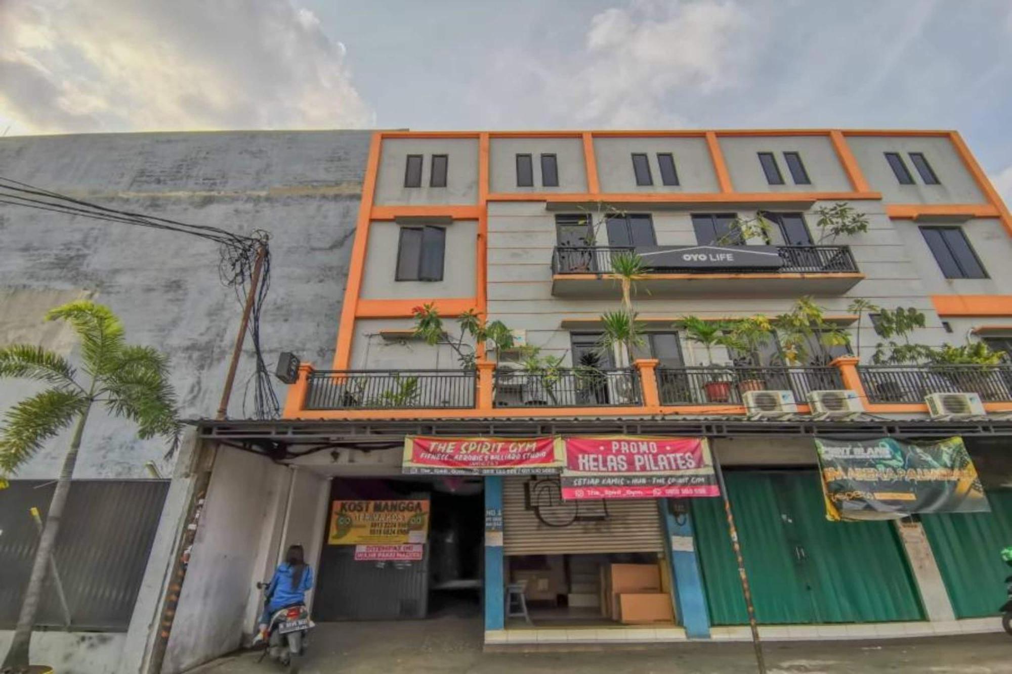 Oyo Life 93129 Kost Mangga Khách sạn 2*