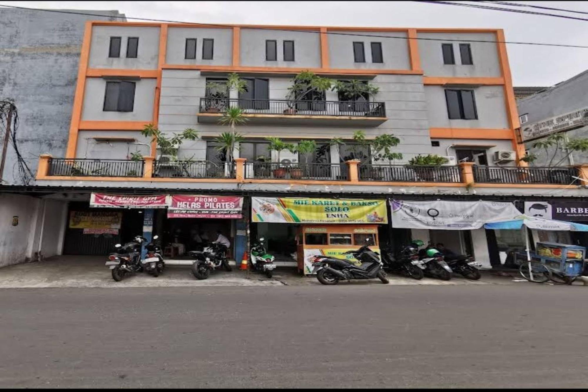 Oyo Life 93129 Kost Mangga Jakarta