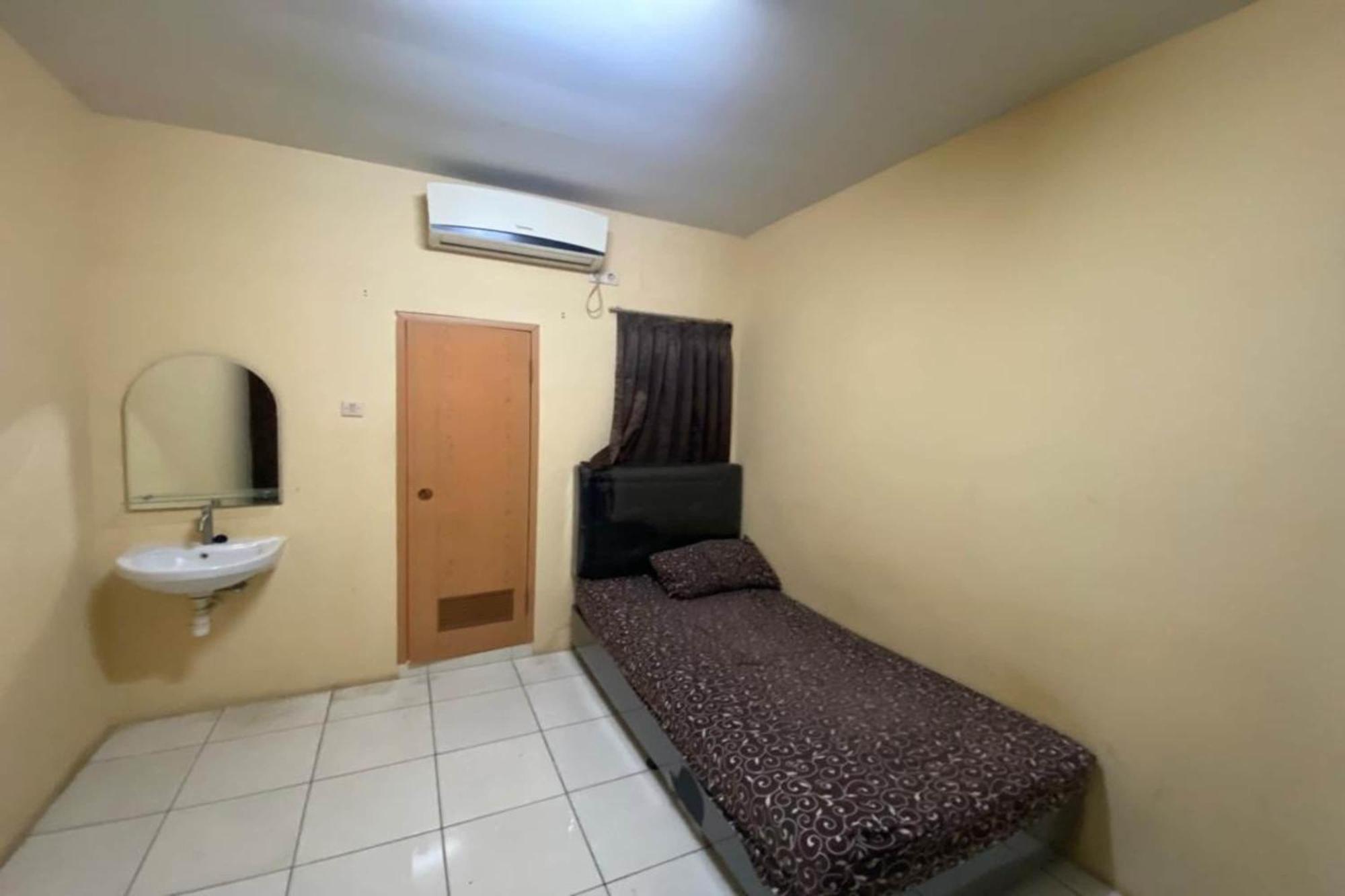 Oyo Life 93129 Kost Mangga Khách sạn
